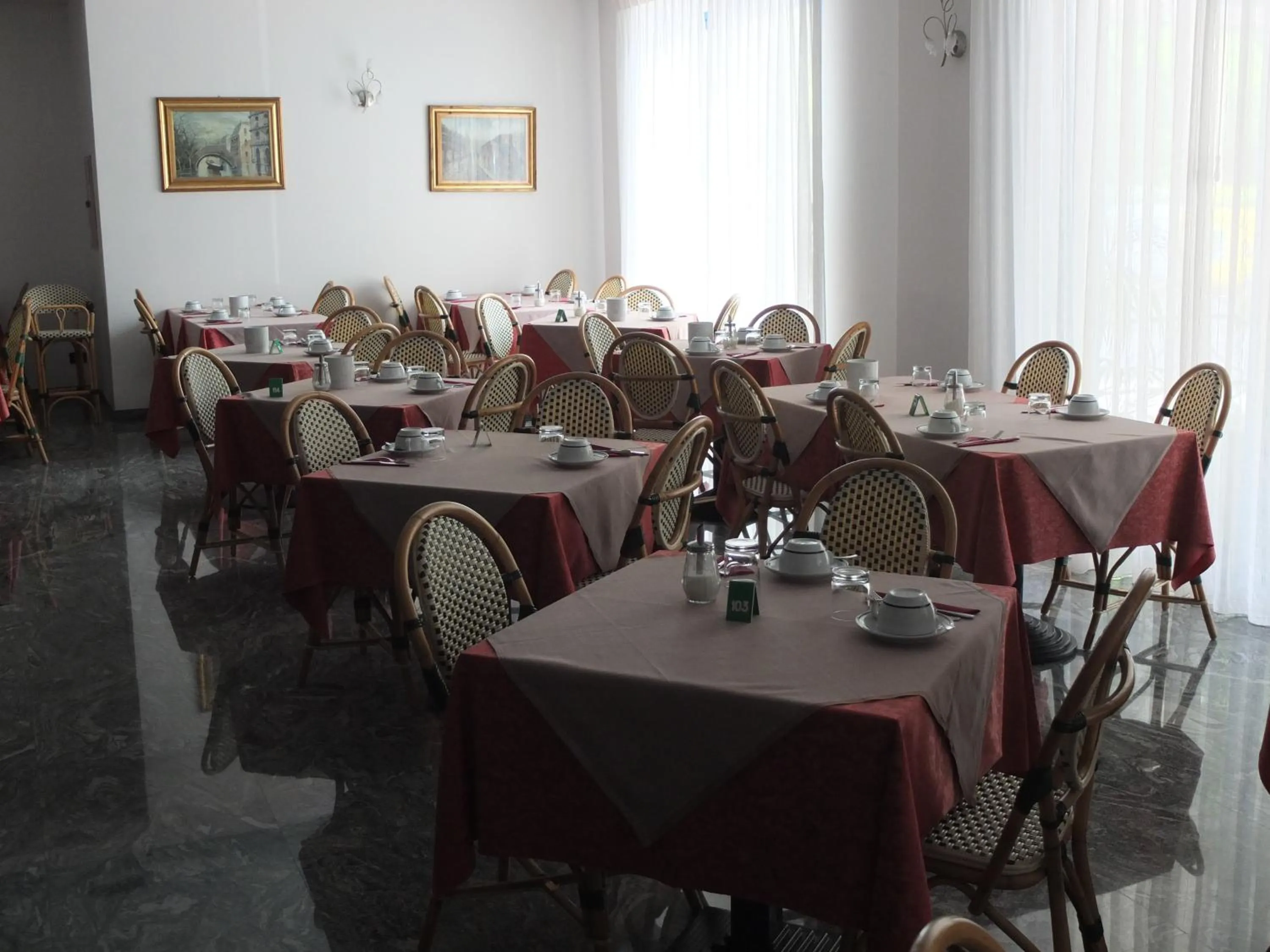 Restaurant/places to eat in Hotel Germania