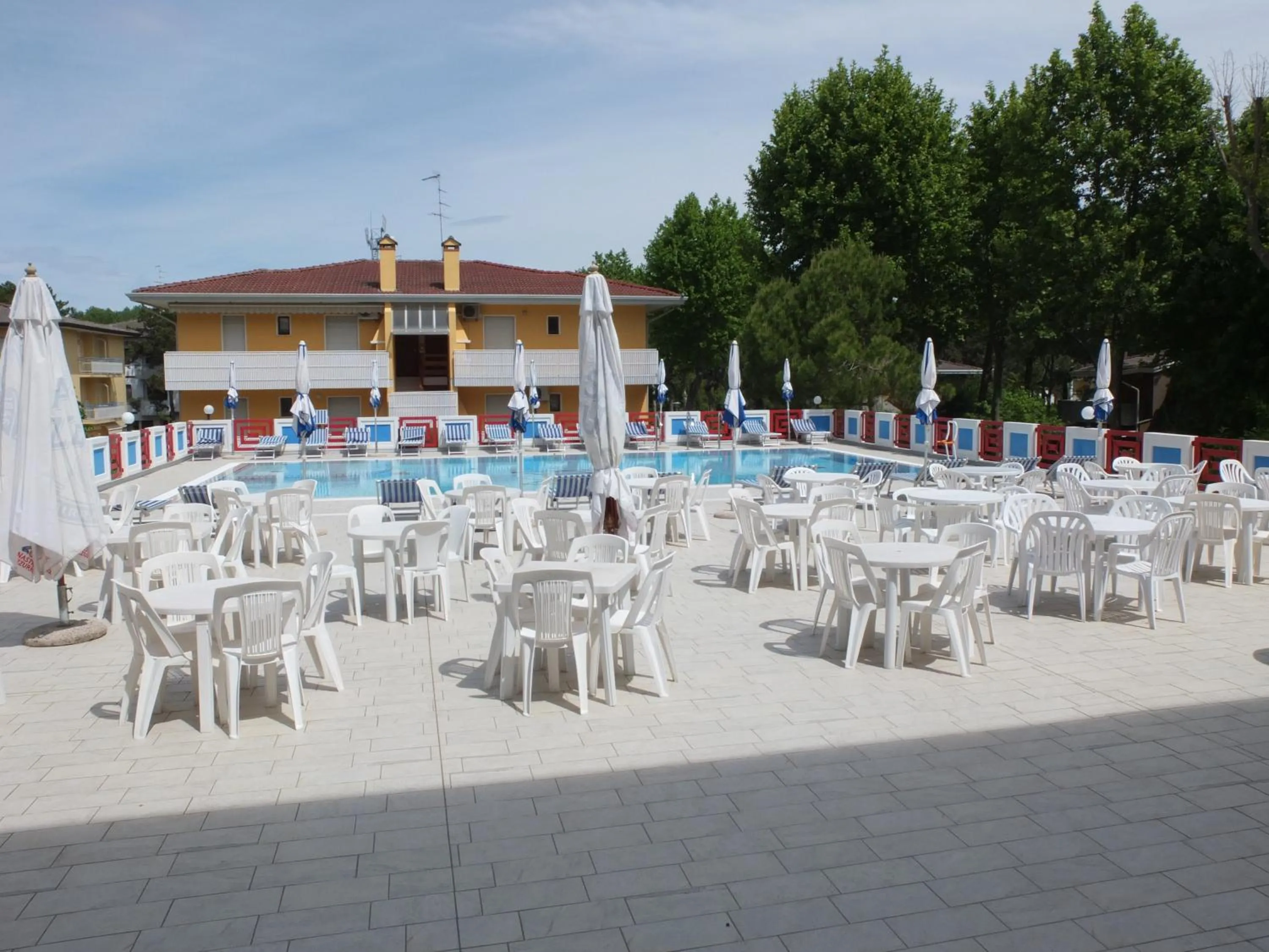 Swimming pool in Hotel Germania