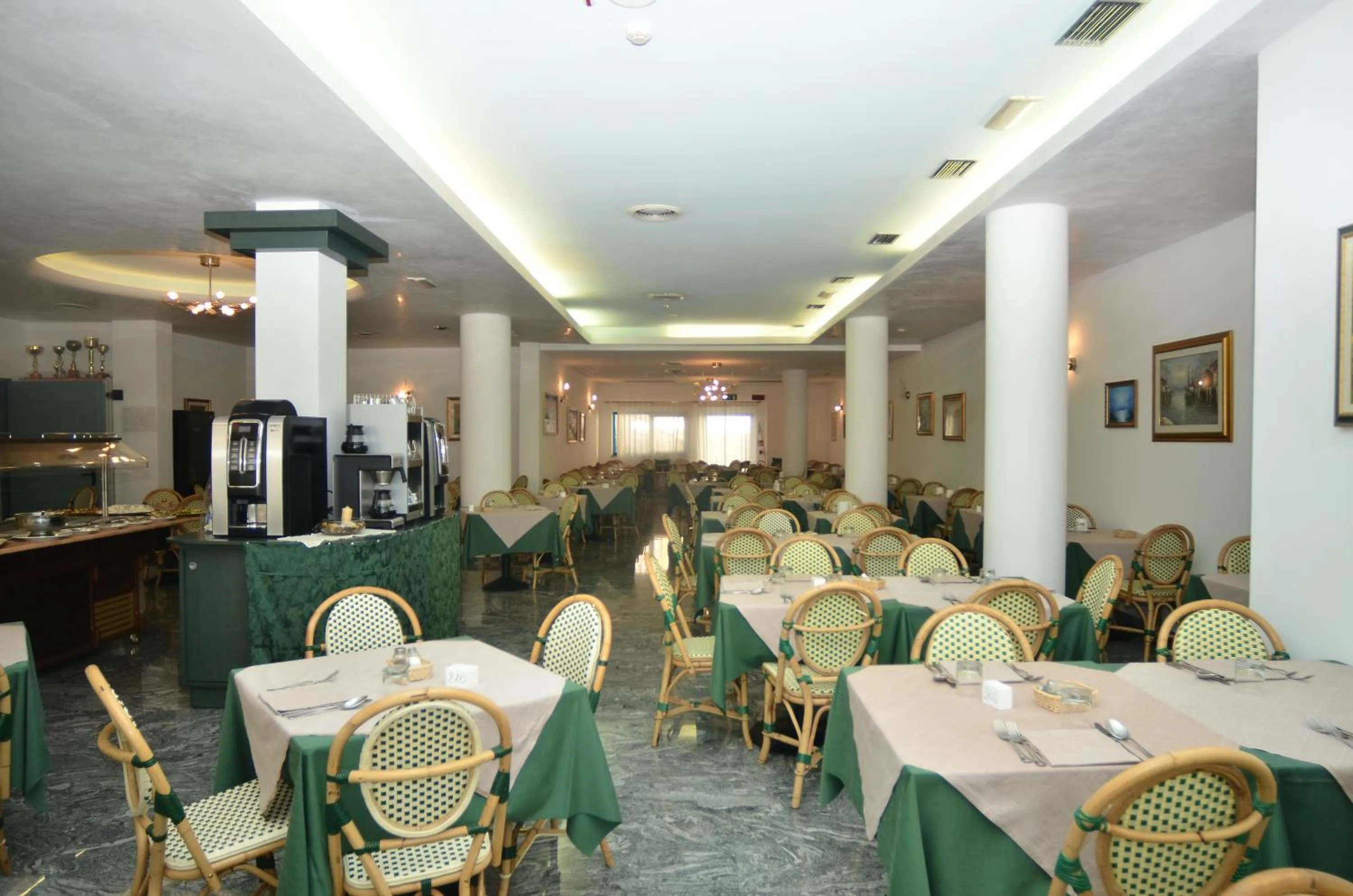 Restaurant/places to eat in Hotel Germania