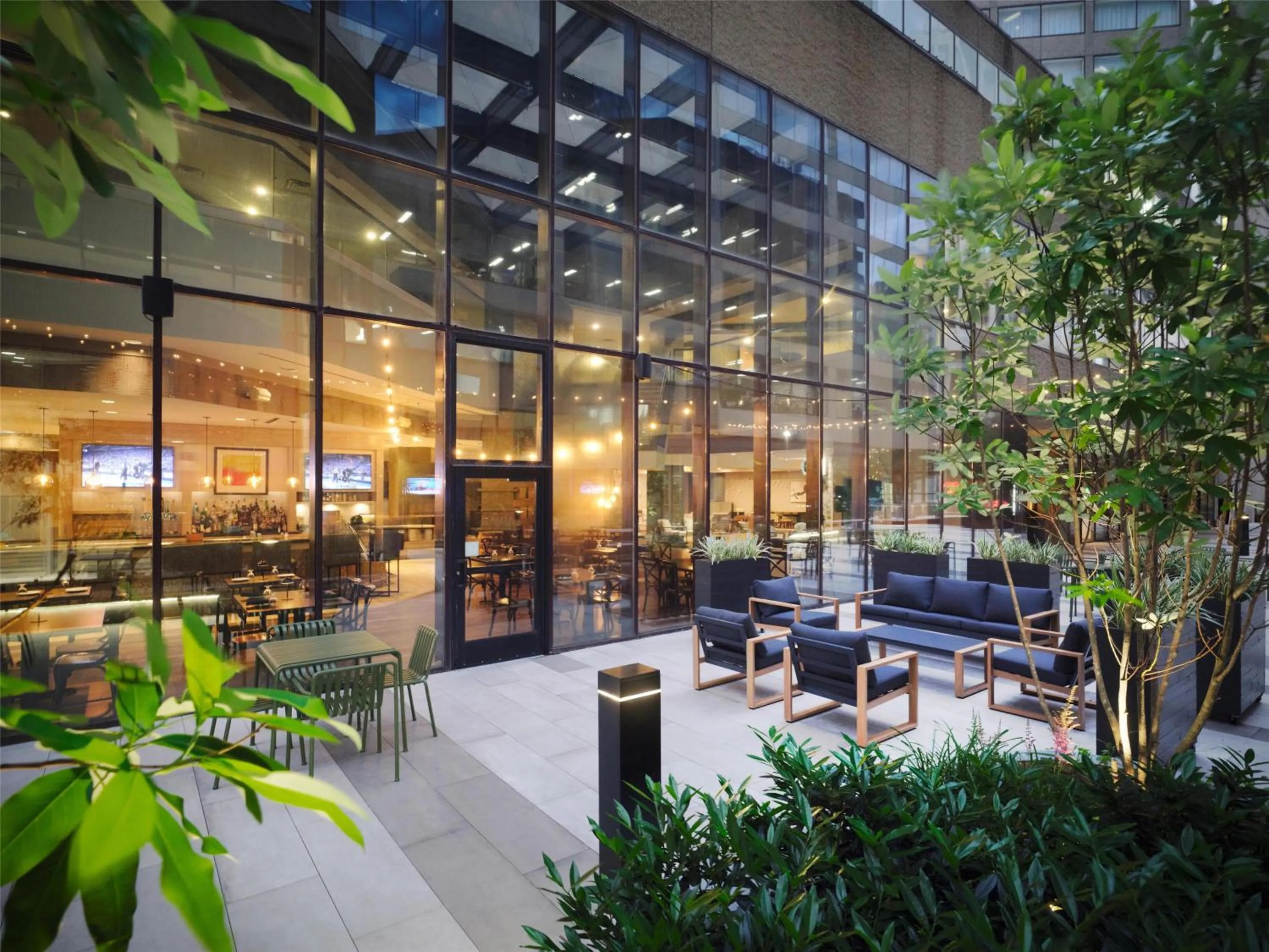 Lounge or bar in DoubleTree by Hilton Hotel Nashville Downtown