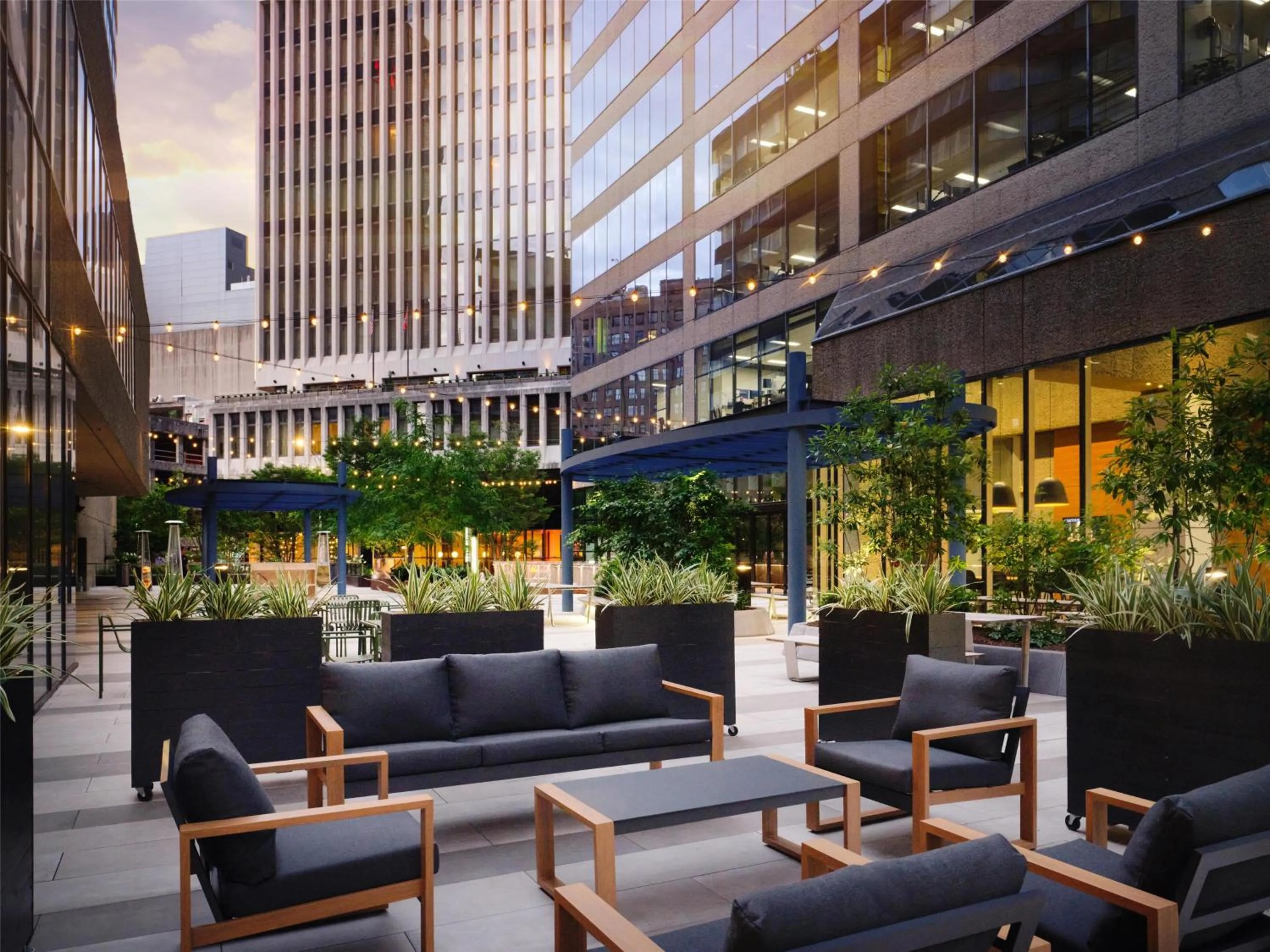 Lounge or bar in DoubleTree by Hilton Hotel Nashville Downtown