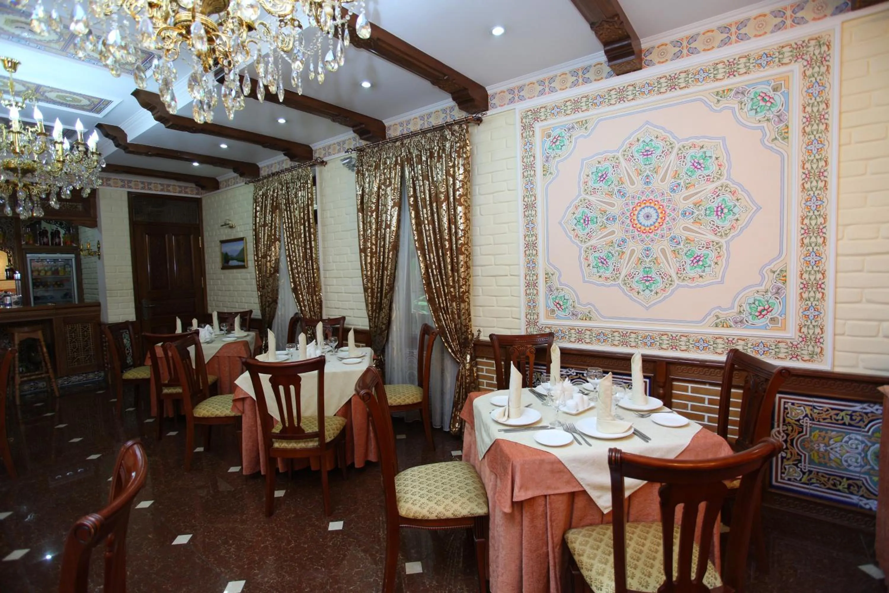 Restaurant/places to eat in Hotel Grand Samarkand Superior - A