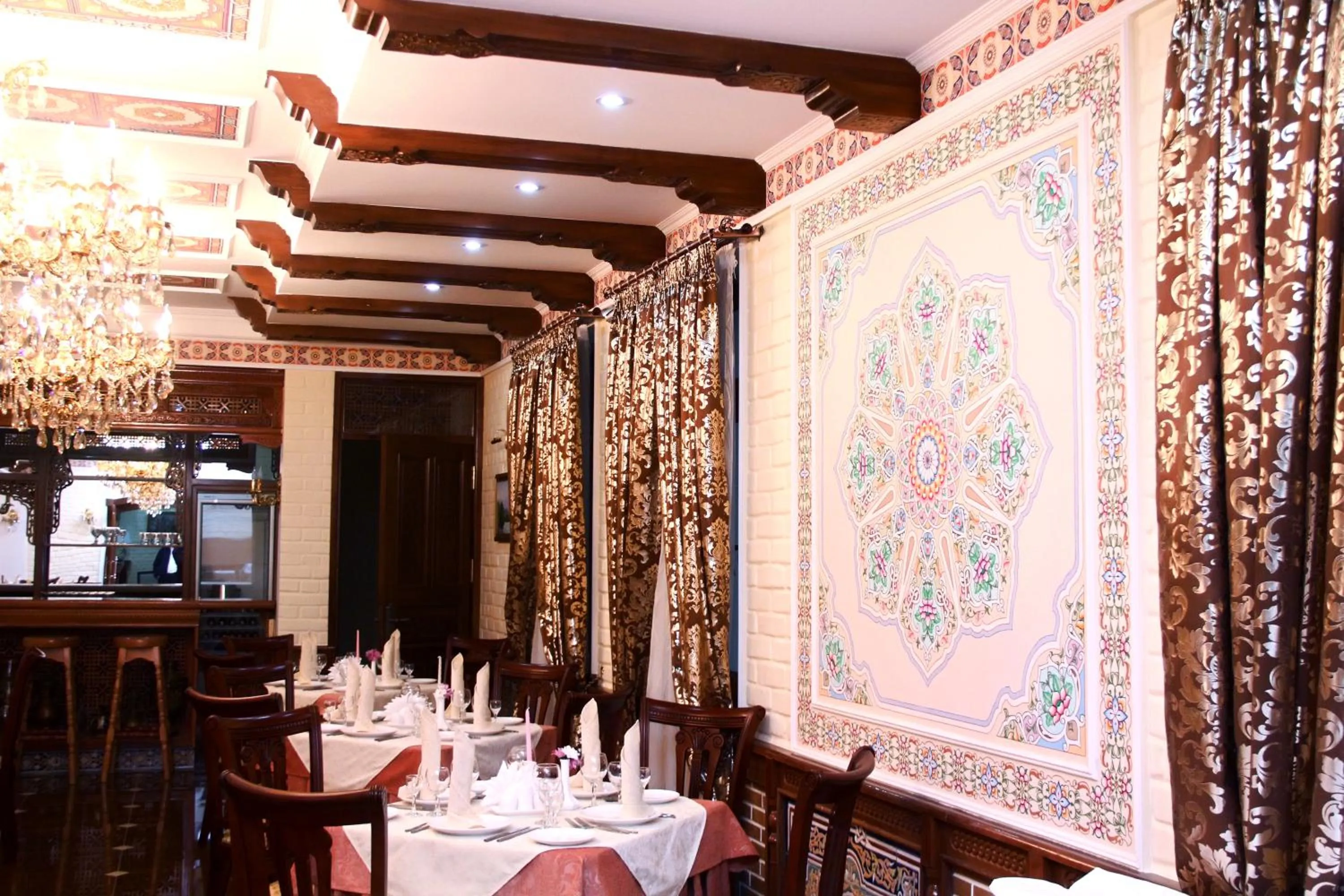Restaurant/places to eat in Hotel Grand Samarkand Superior - A