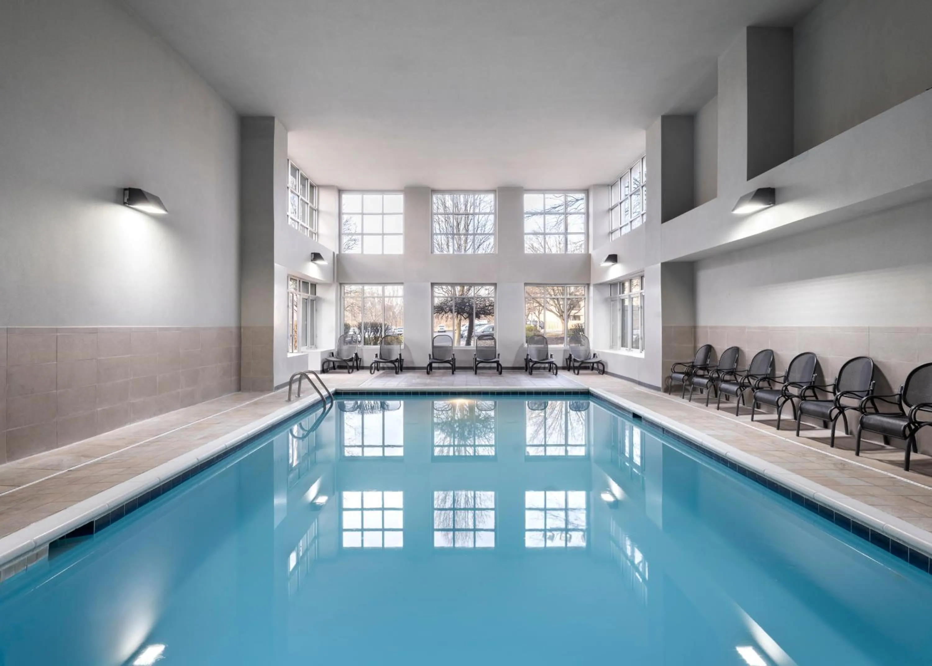 Swimming pool in Homewood Suites Columbus - Airport