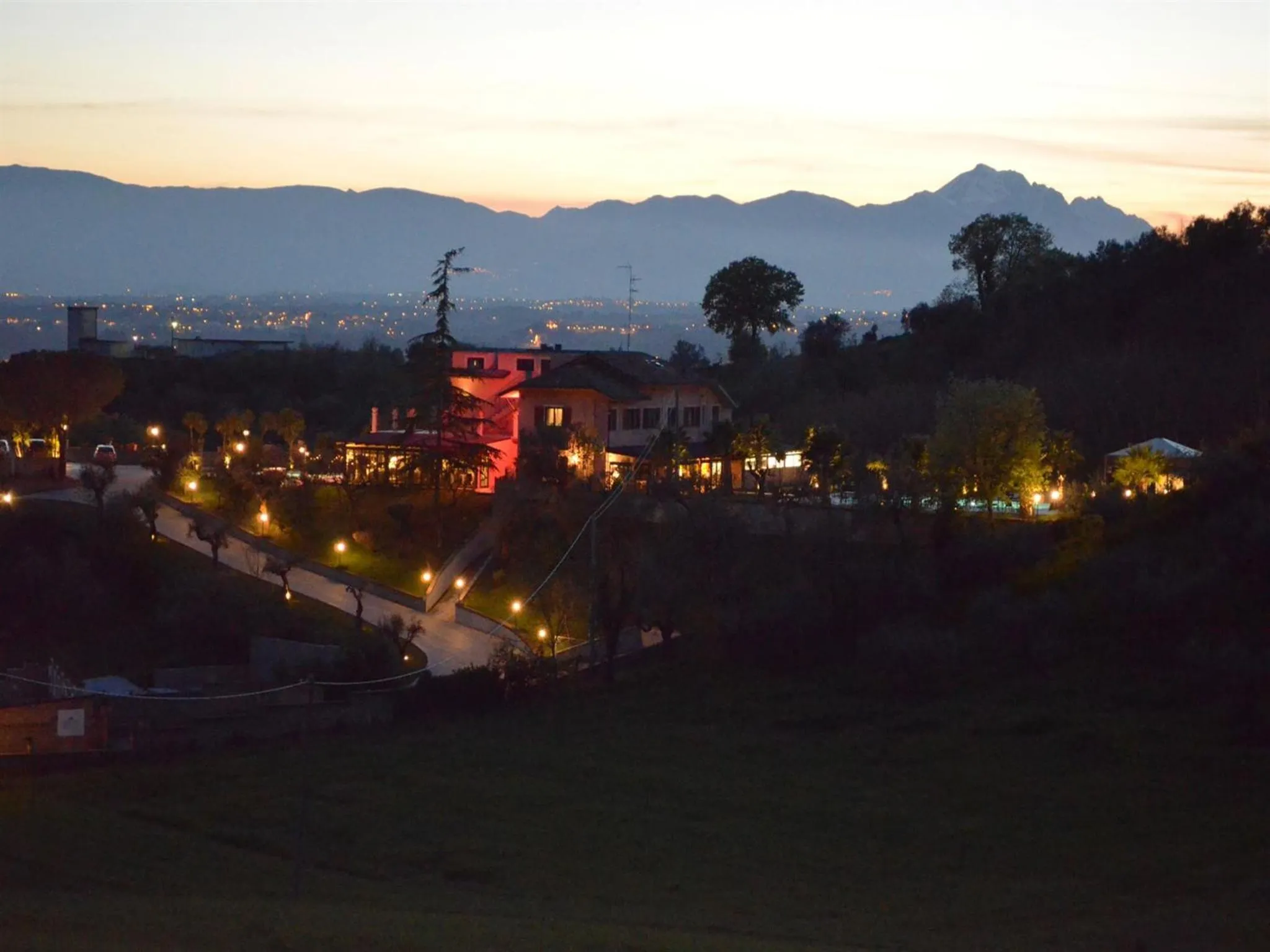 Neighbourhood in Queen Hotel