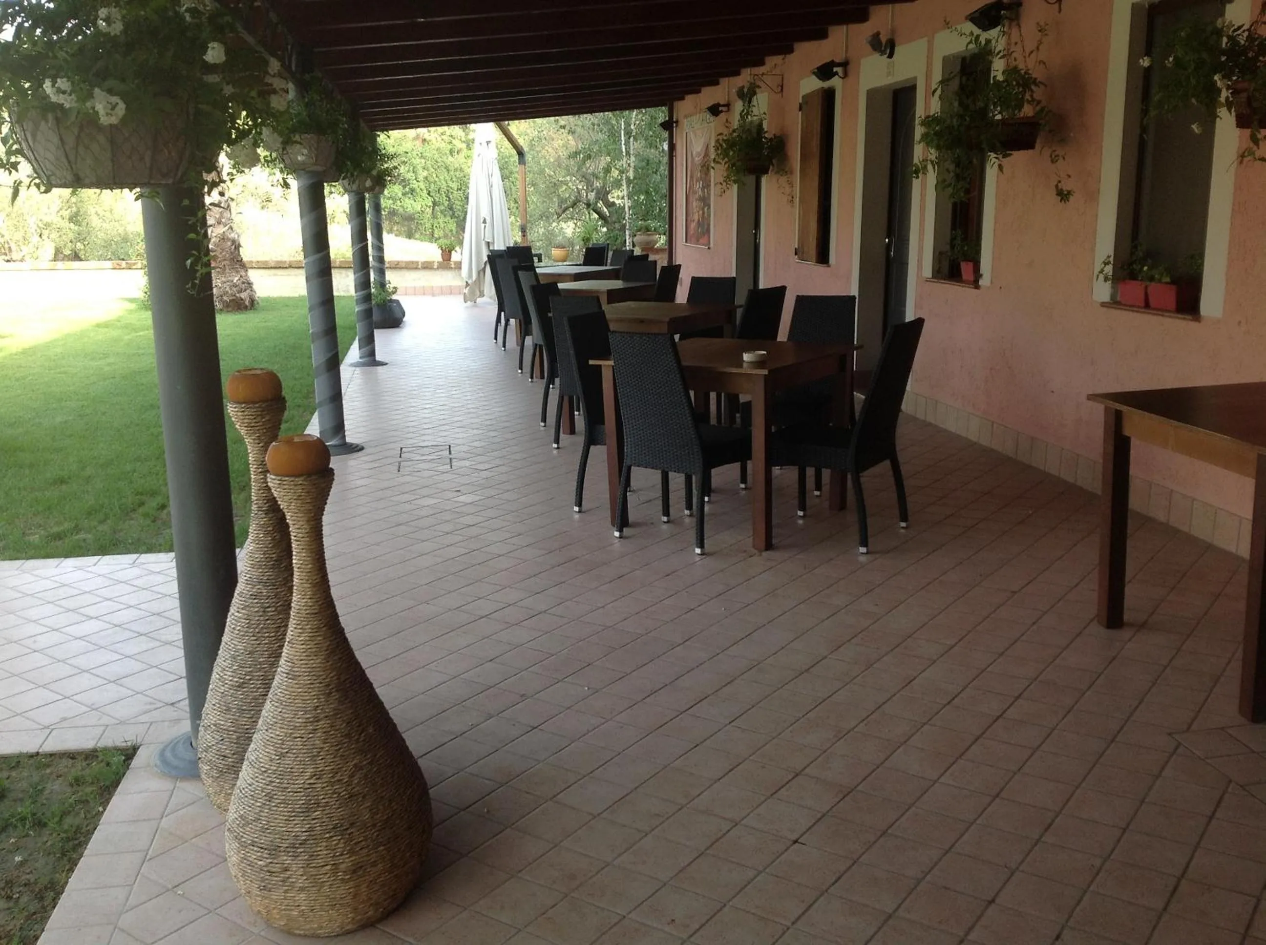 Lounge or bar in Queen Hotel