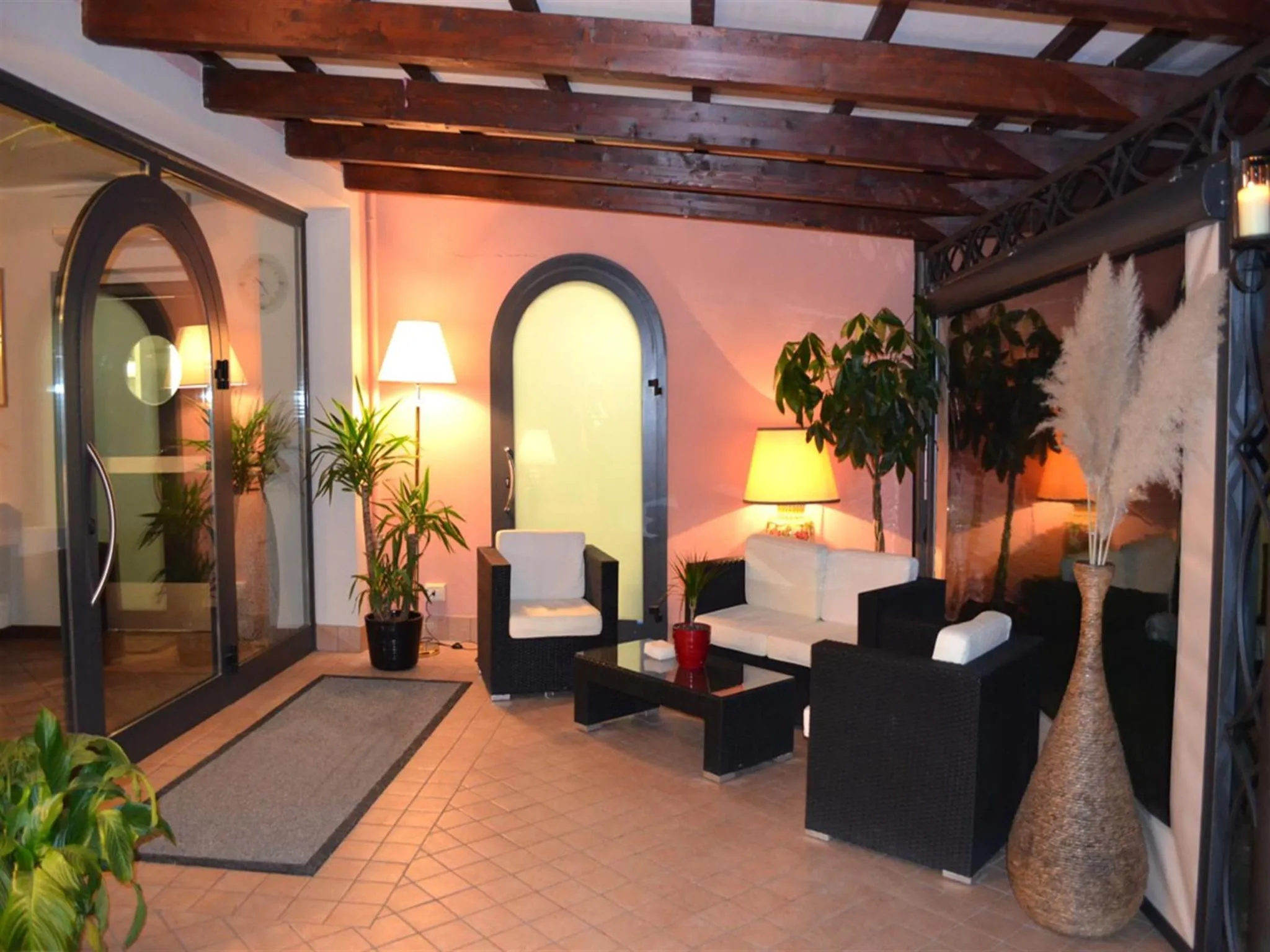 Lounge or bar in Queen Hotel