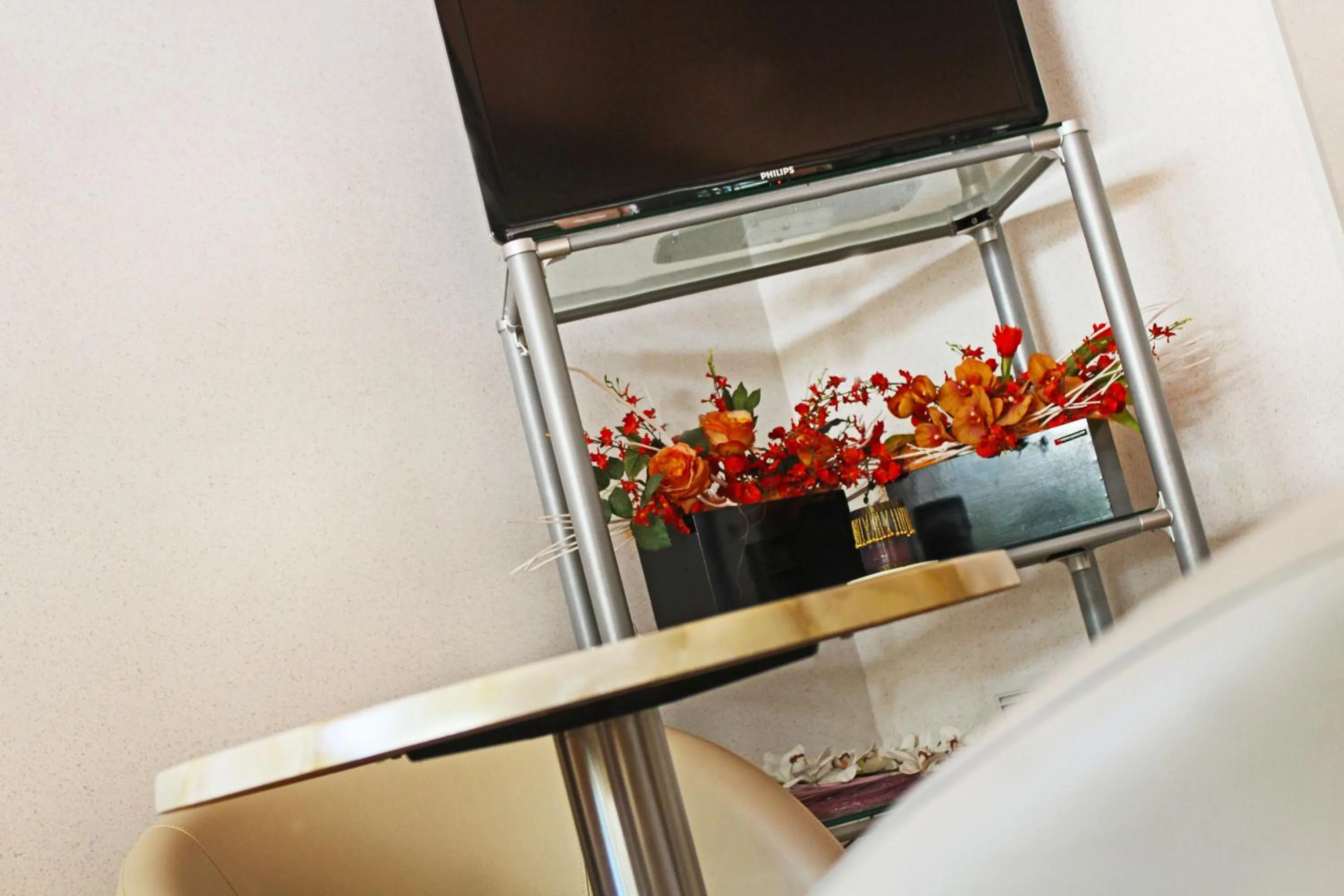 Communal lounge/ TV room in Hotel Silvia