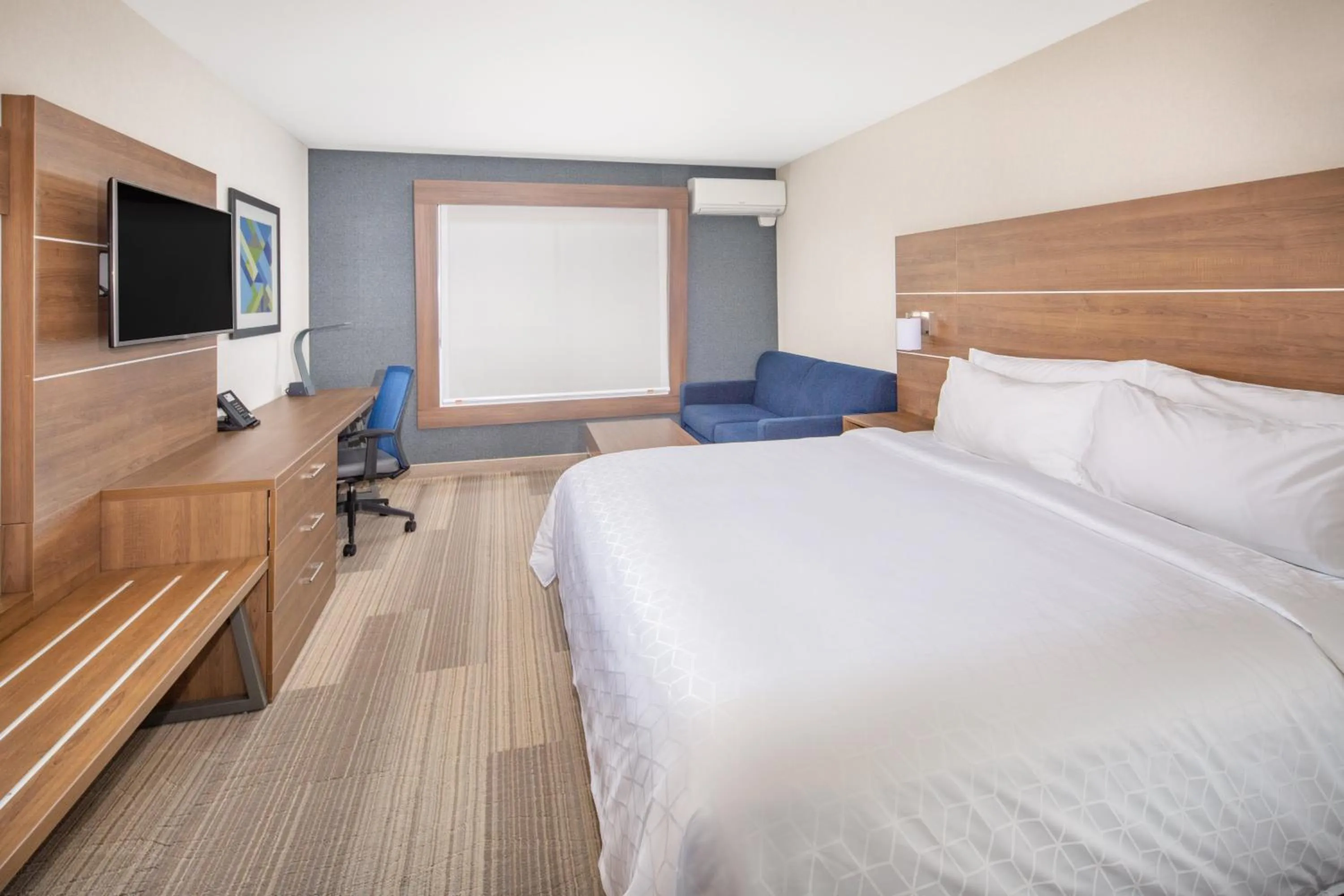 Photo of the whole room, Bed in Holiday Inn Express San Diego Airport-Old Town by IHG