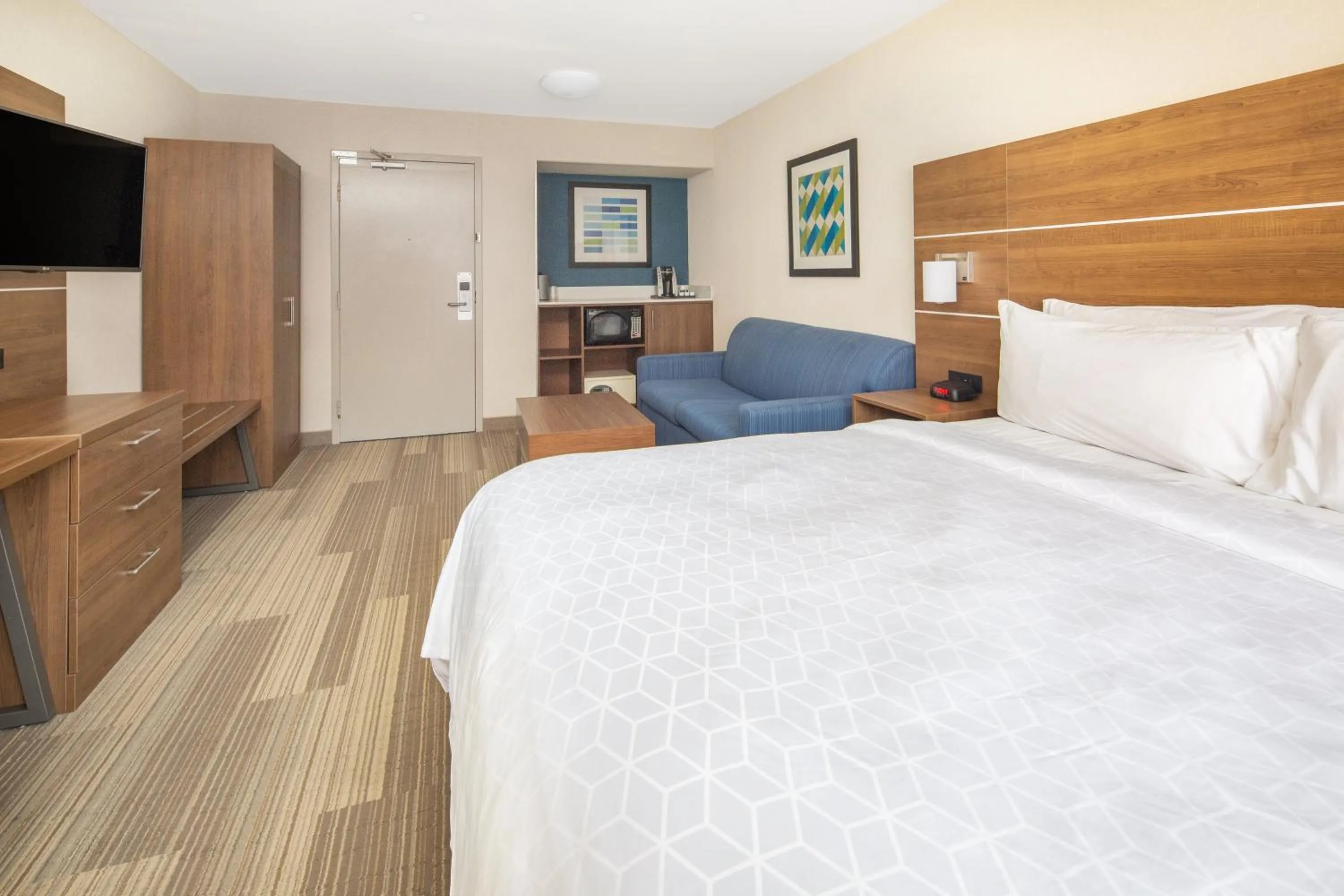 Bedroom, Bed in Holiday Inn Express San Diego Airport-Old Town by IHG