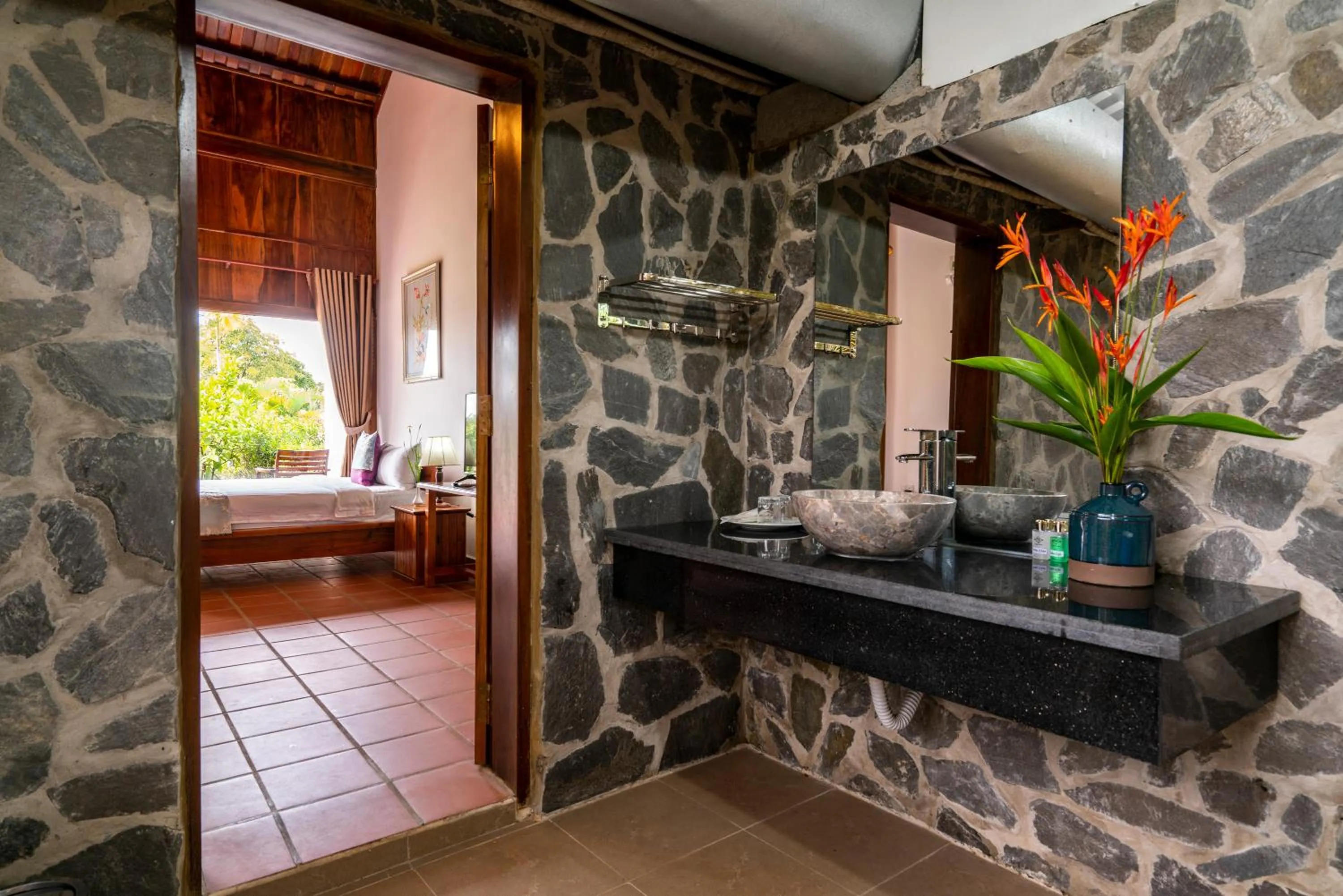 Shower in Maison Du VietNam Resort & Spa