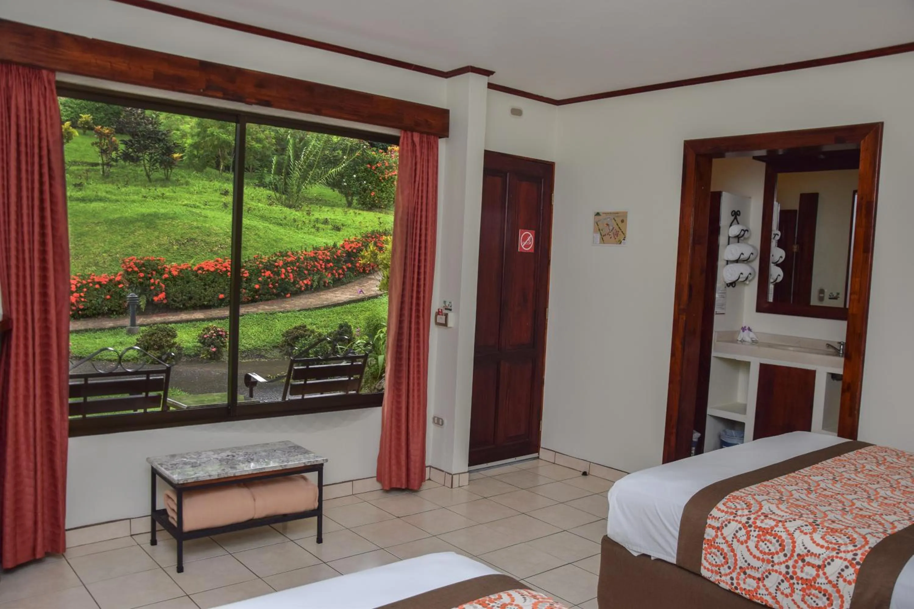 Bed in Arenal Volcano Inn