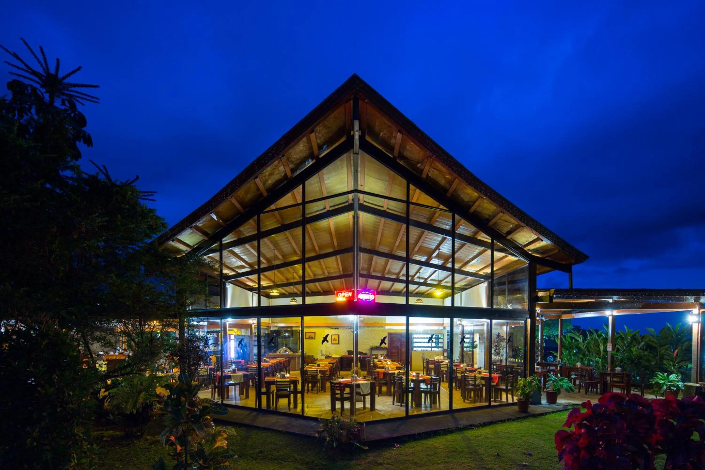 Lounge or bar in Arenal Volcano Inn