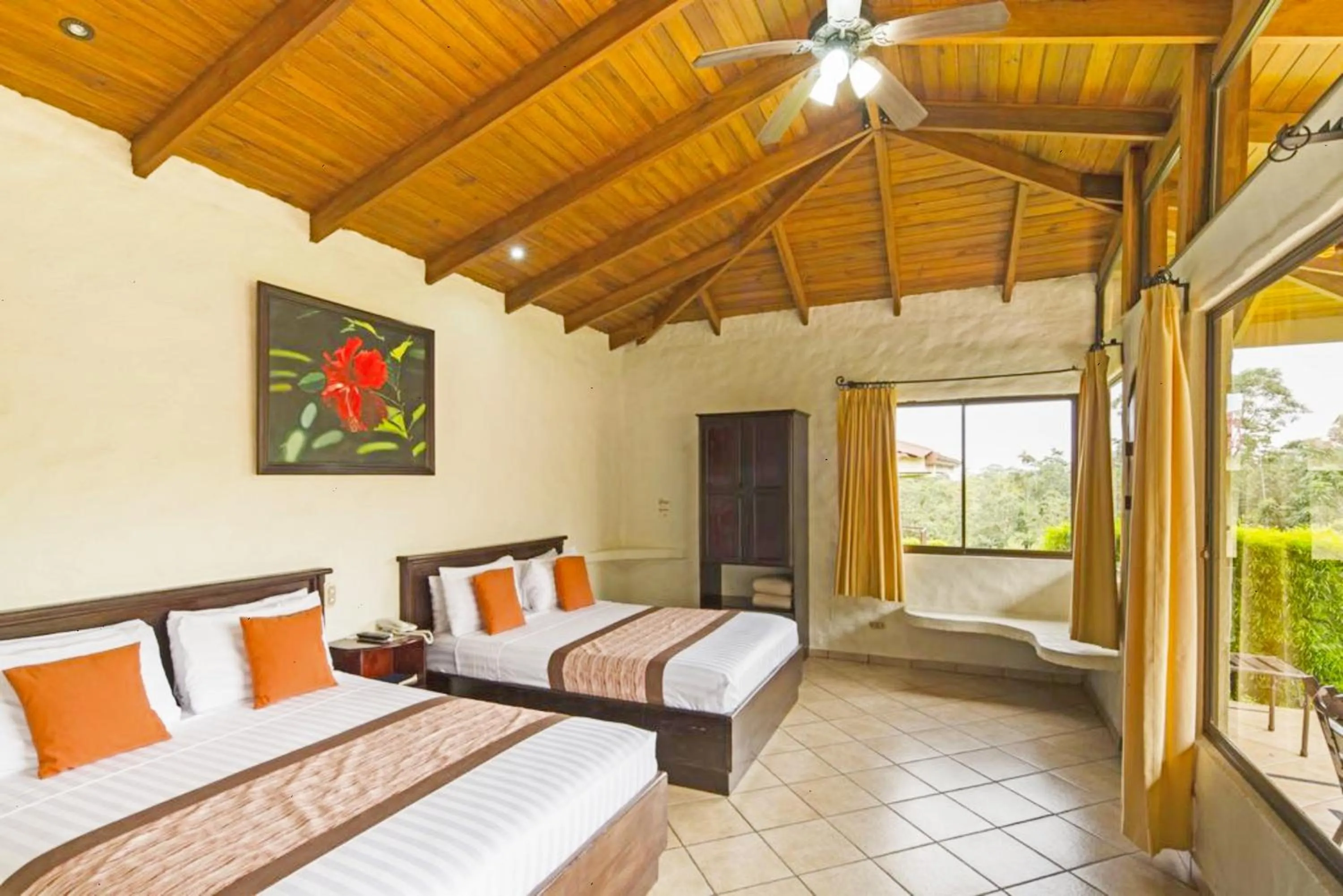 Bed in Arenal Volcano Inn