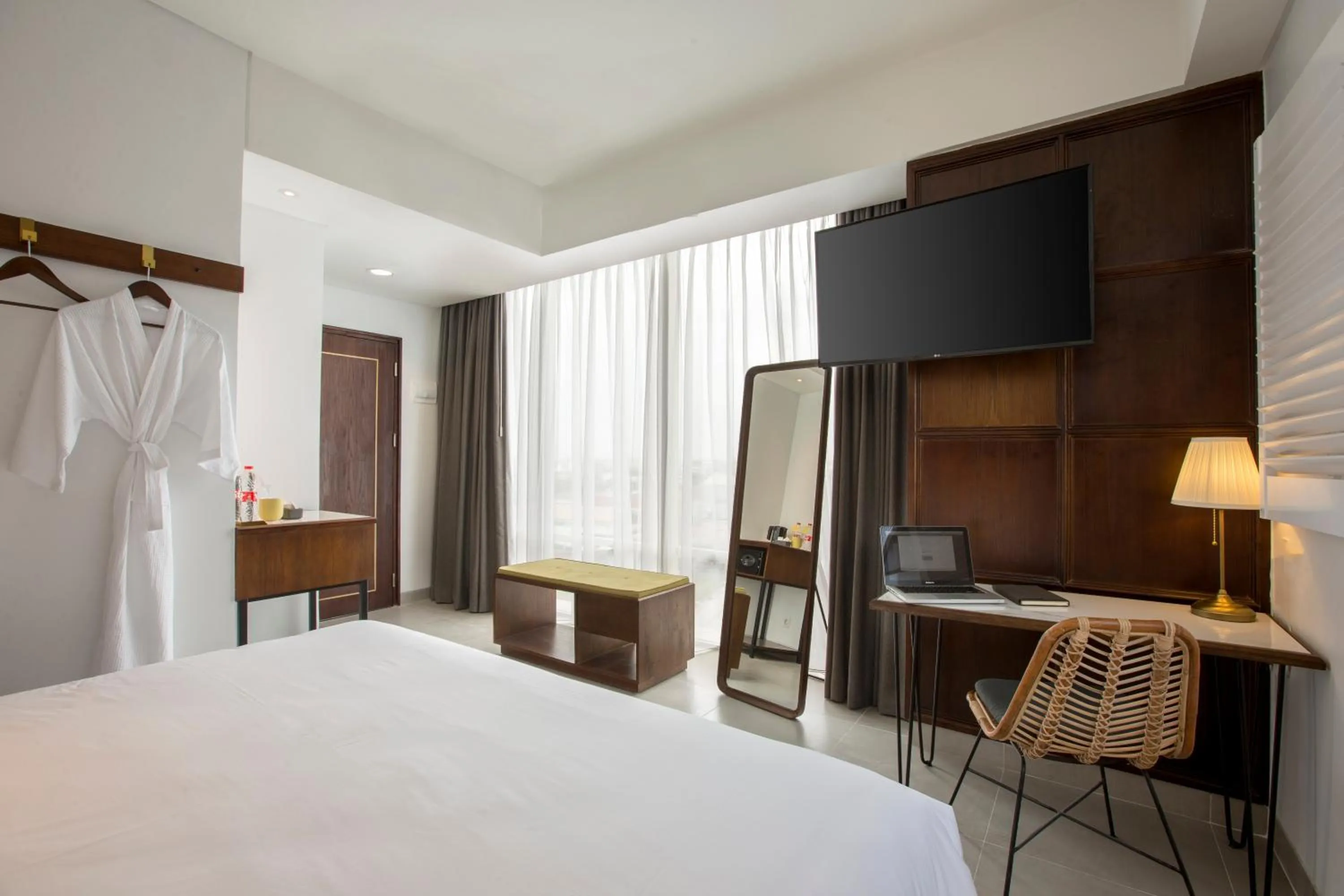 View (from property/room), Bed in Kampi Hotel Tunjungan - Surabaya