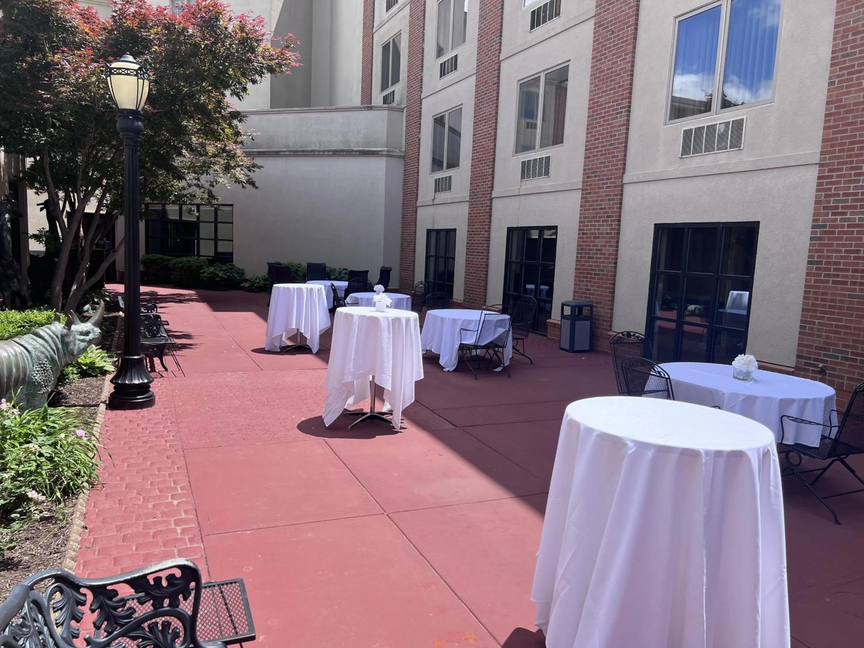 DoubleTree by Hilton Bloomington