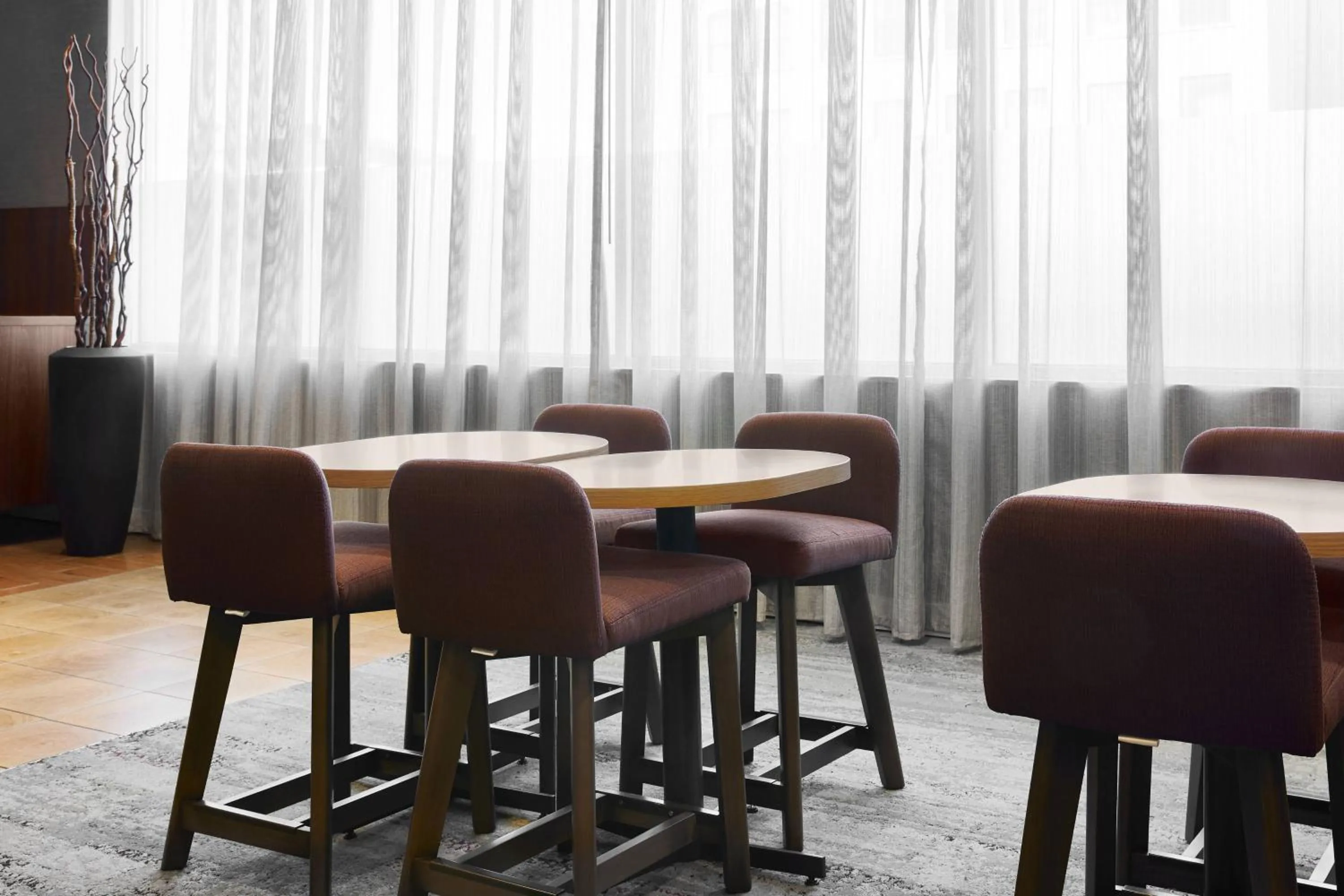 Breakfast in Courtyard by Marriott Newark Downtown