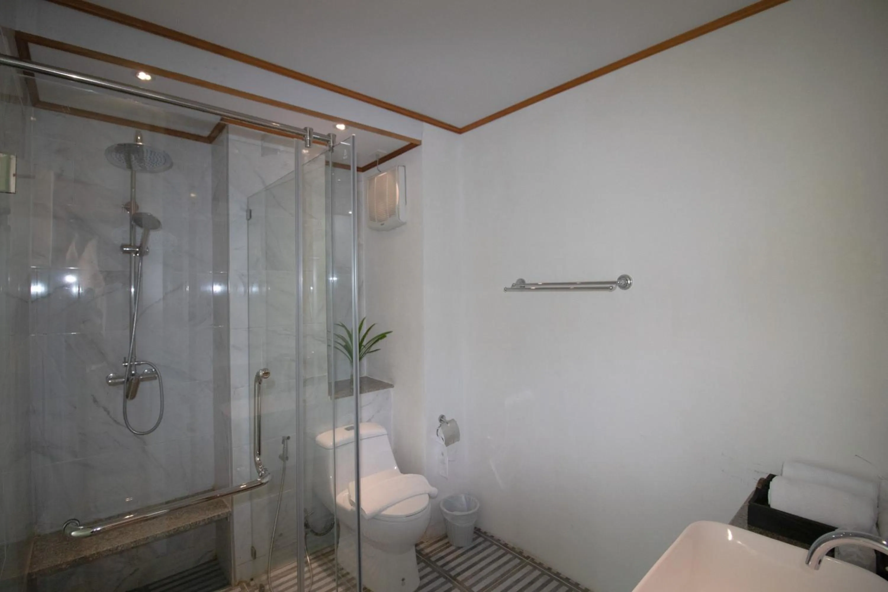 Bathroom in Royal Train Garden Resort