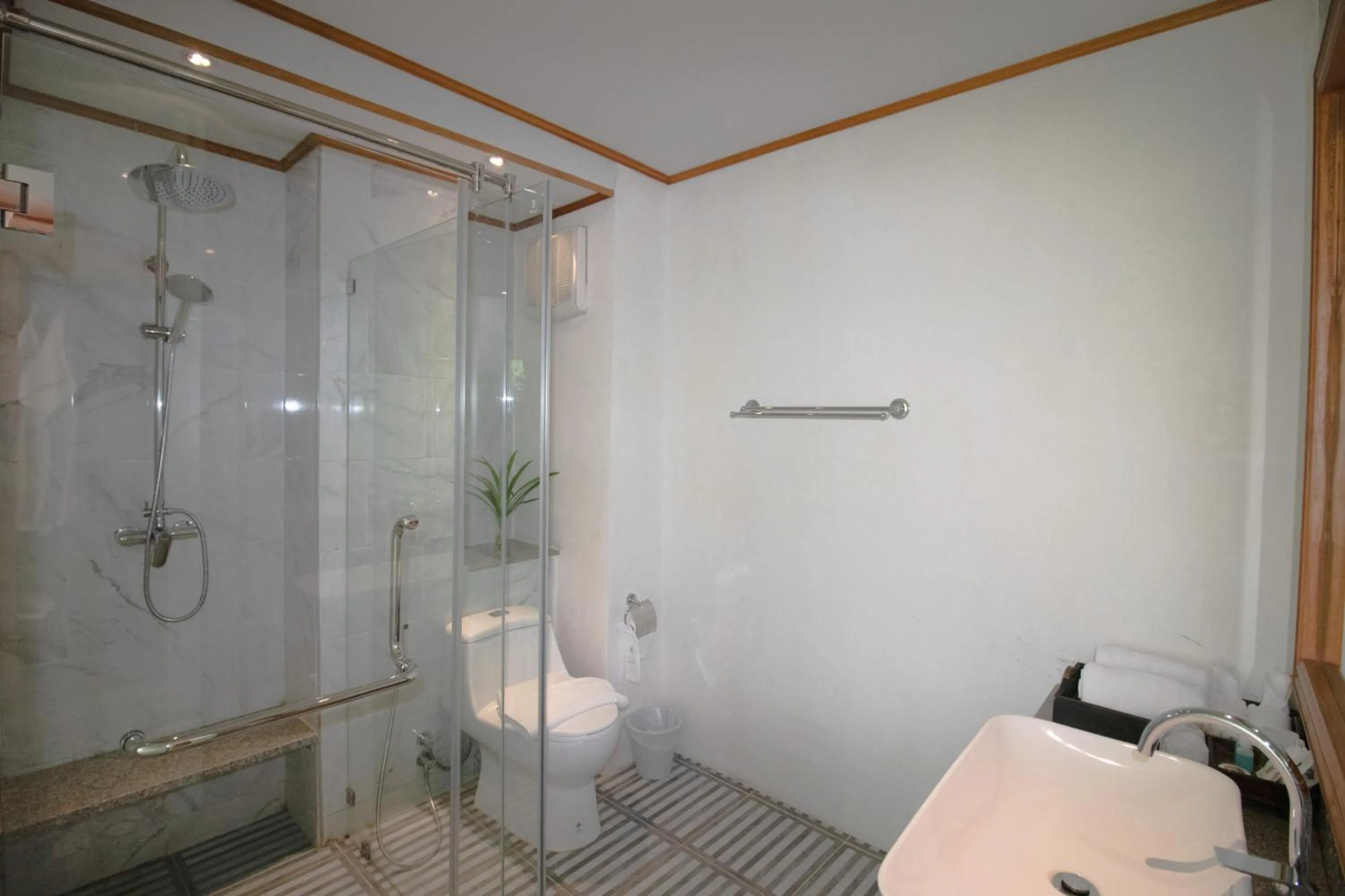 Bathroom in Royal Train Garden Resort