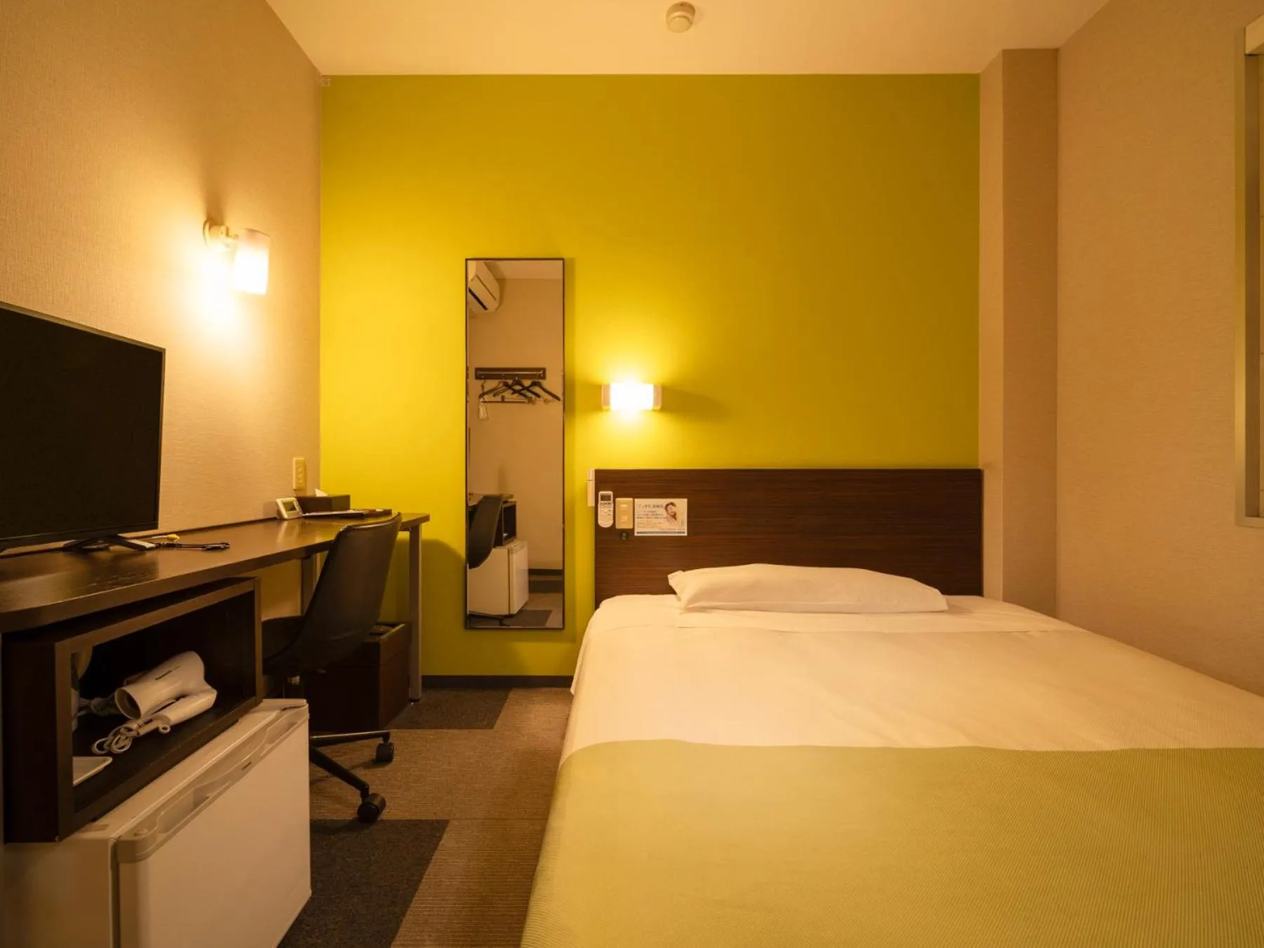 Bedroom, Bed in Super Hotel Tozai line Ichikawa Myoden Ekimae