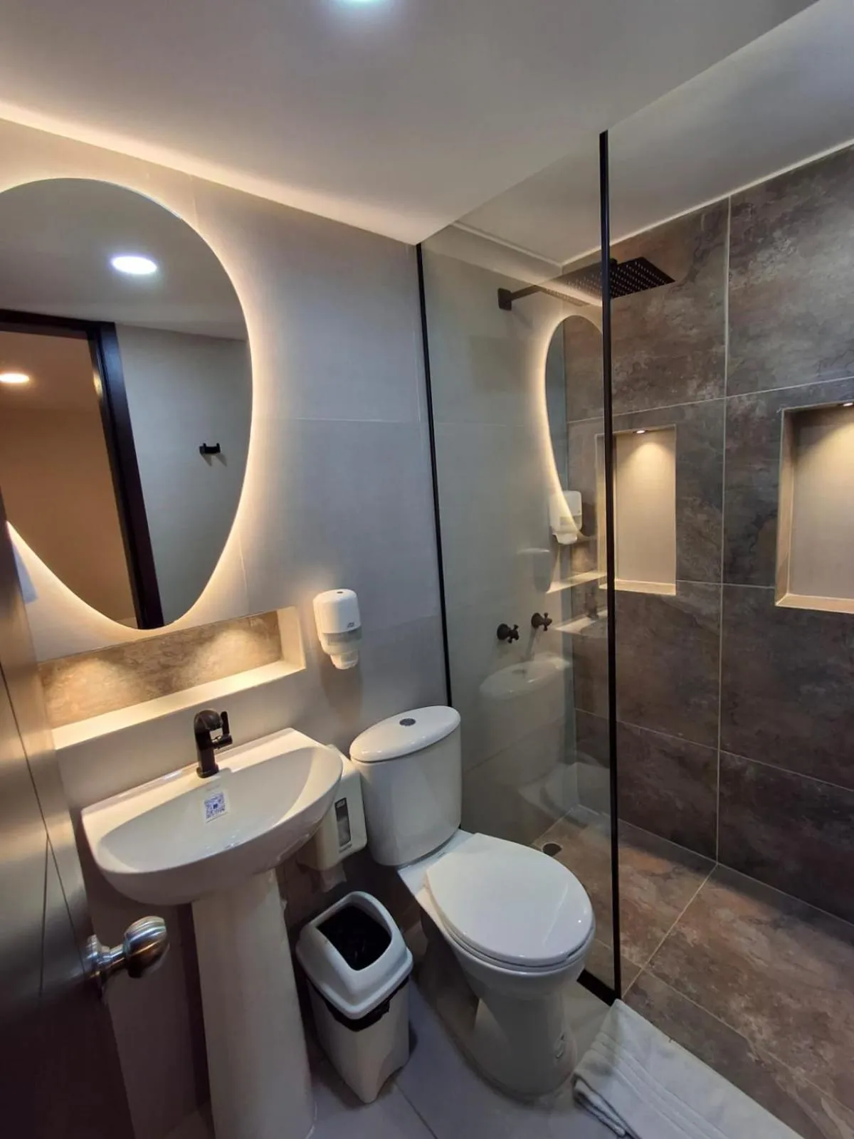 Shower in Hotel León Dorado