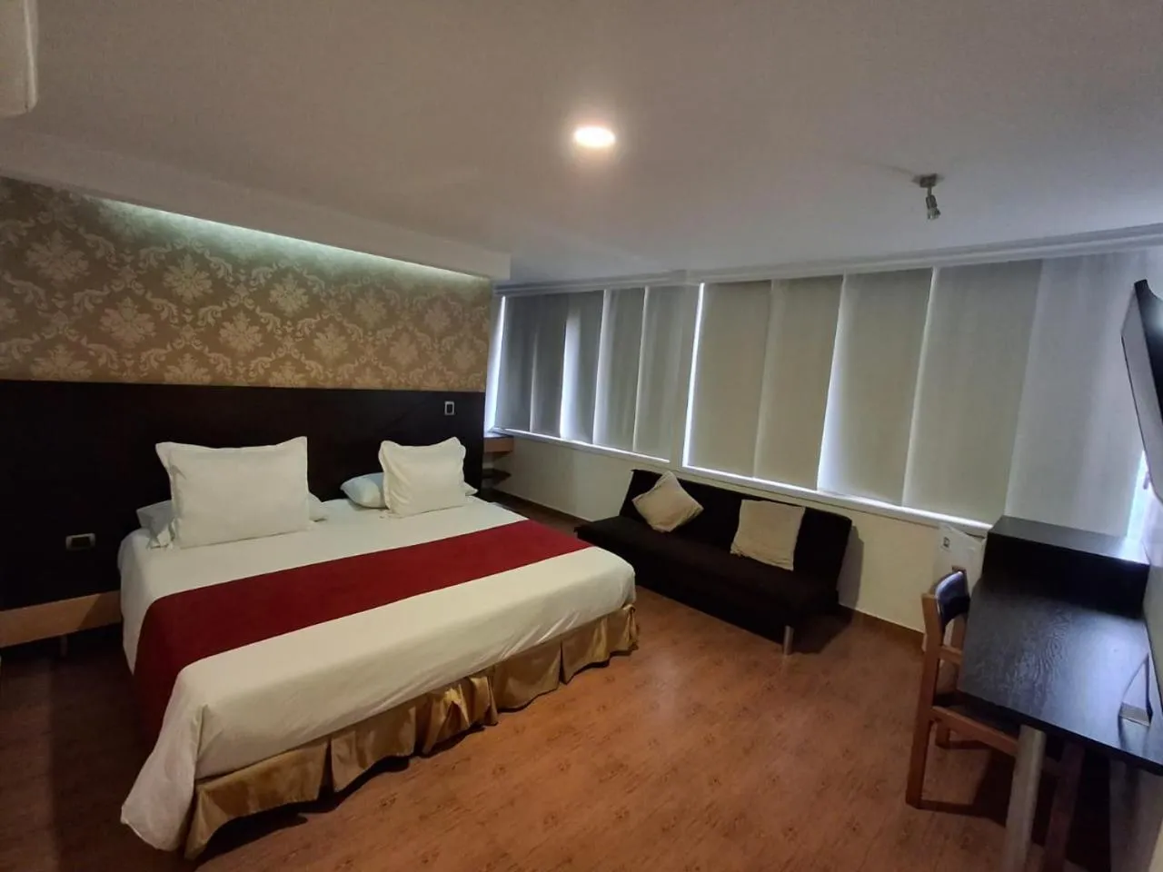 Bedroom, Bed in Hotel León Dorado