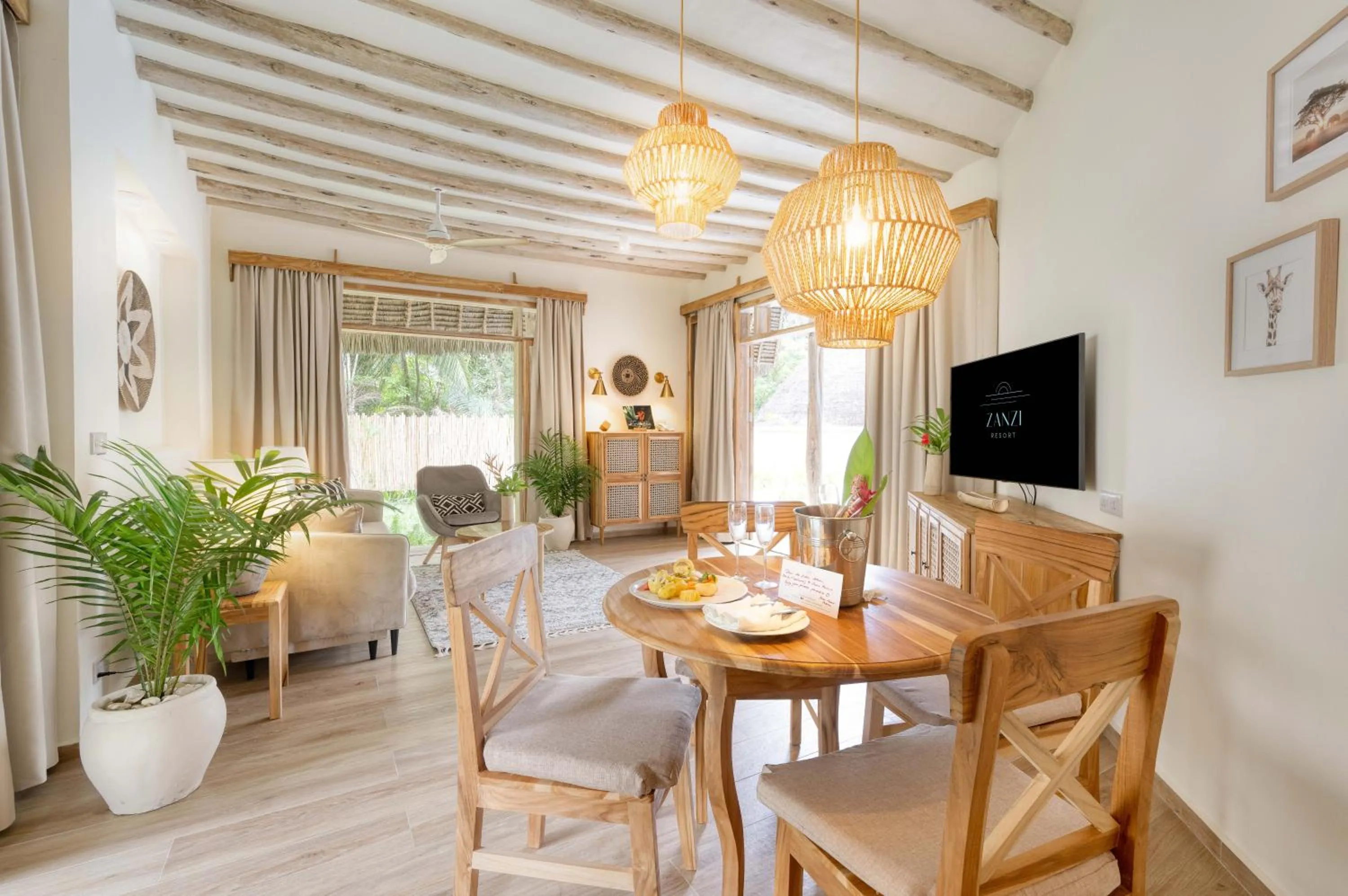 TV and multimedia in Zanzi Resort Private Paradise