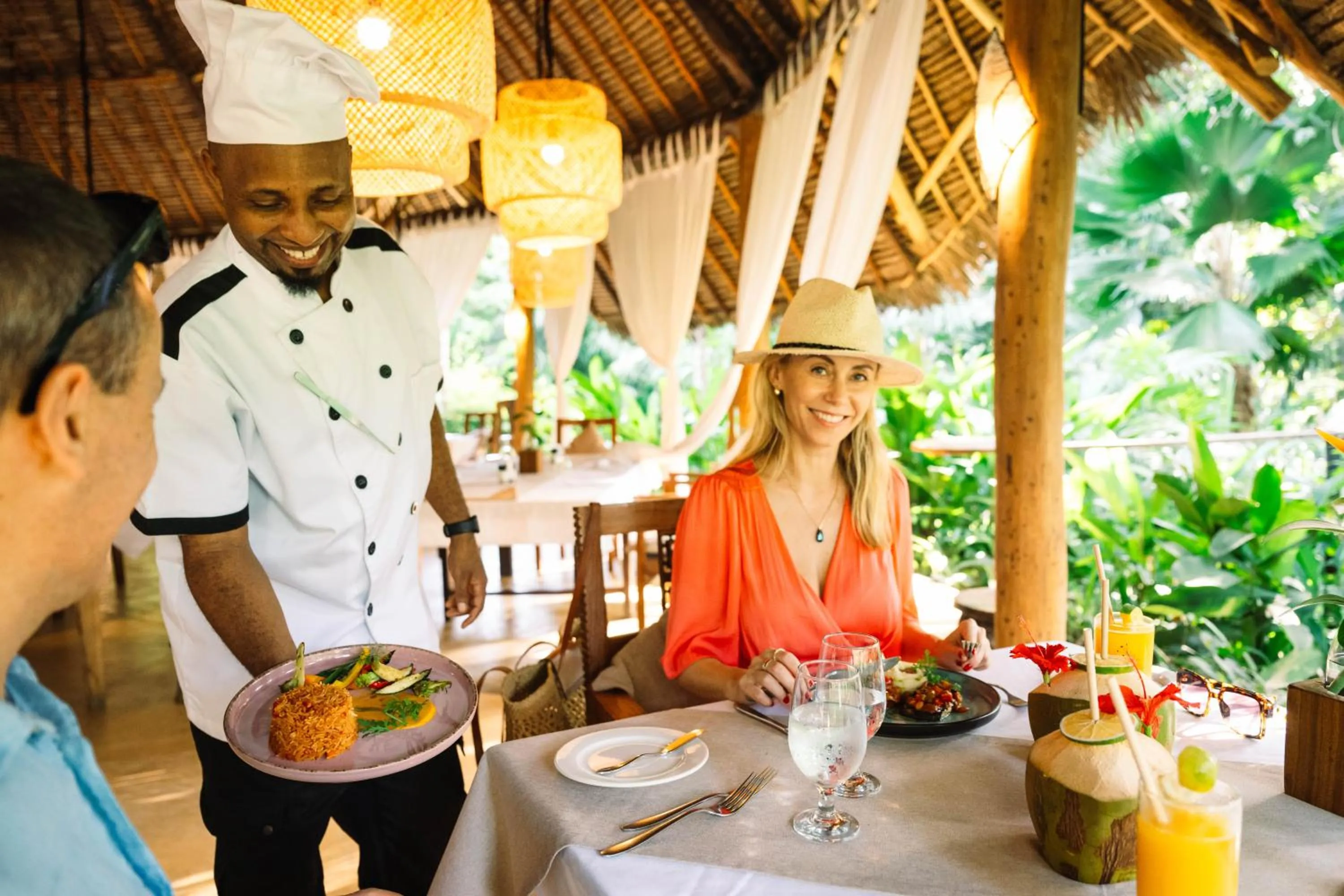 Restaurant/places to eat in Zanzi Resort Private Paradise