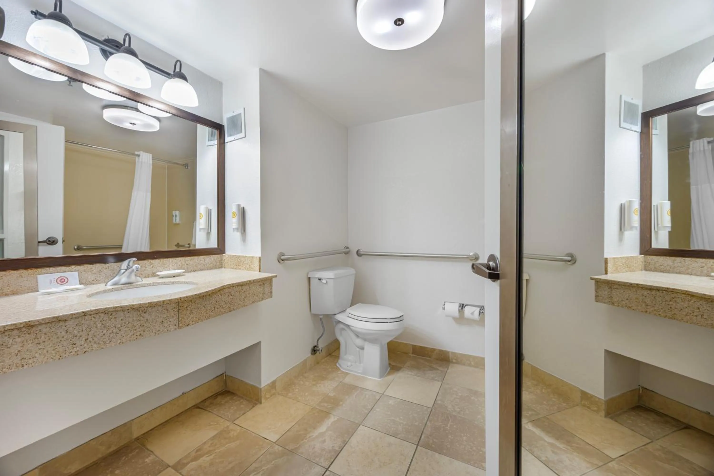 Bathroom in Comfort Inn Chattanooga Downtown Southside