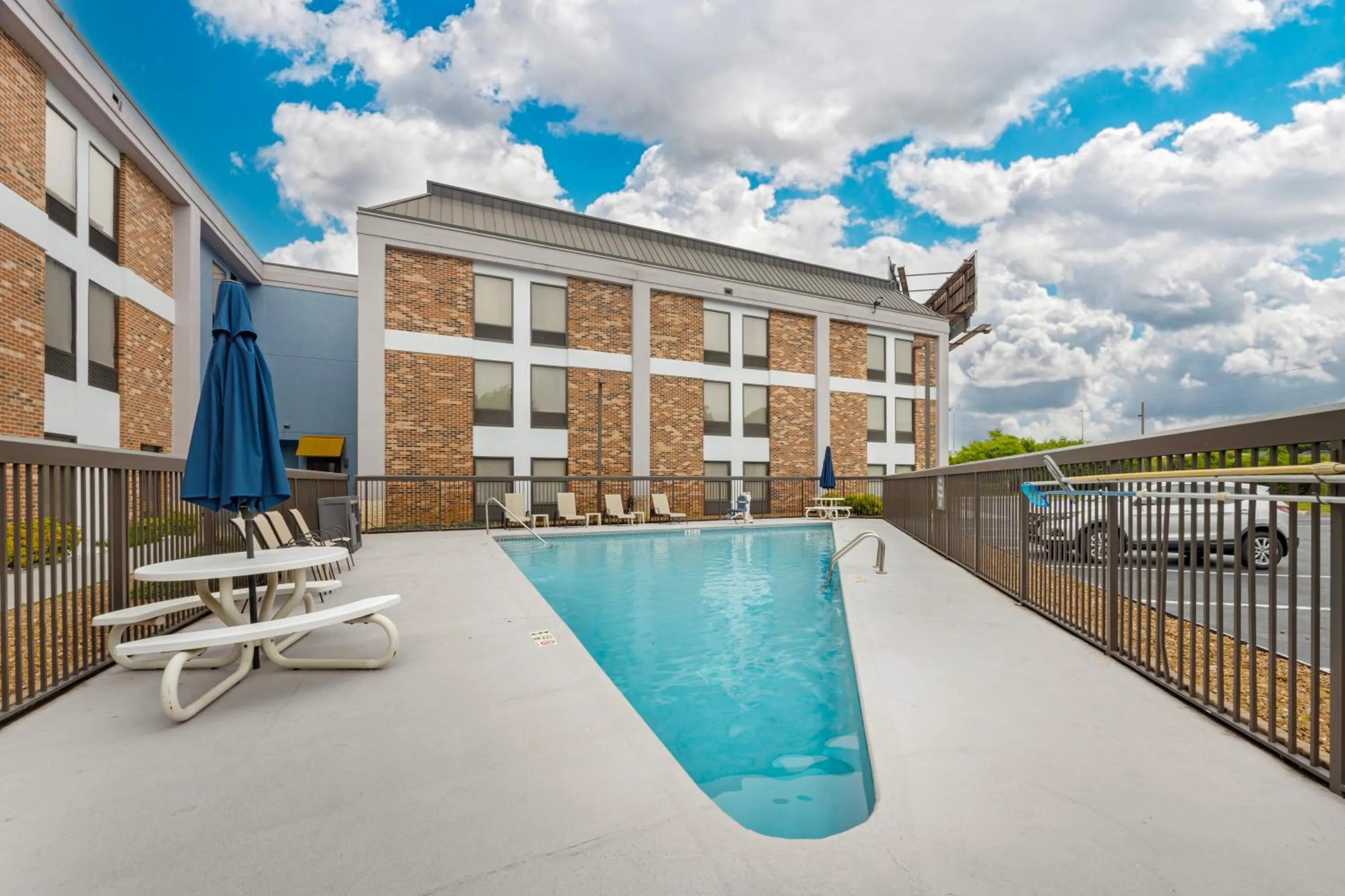 Swimming pool in Comfort Inn Chattanooga Downtown Southside
