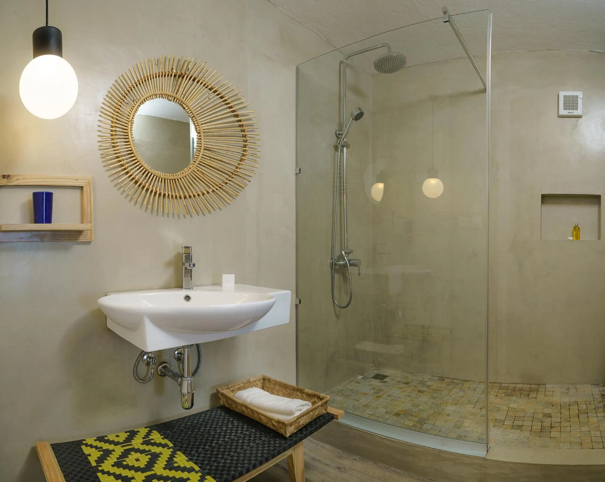 Shower in Tropical Attitude (Adults Only)