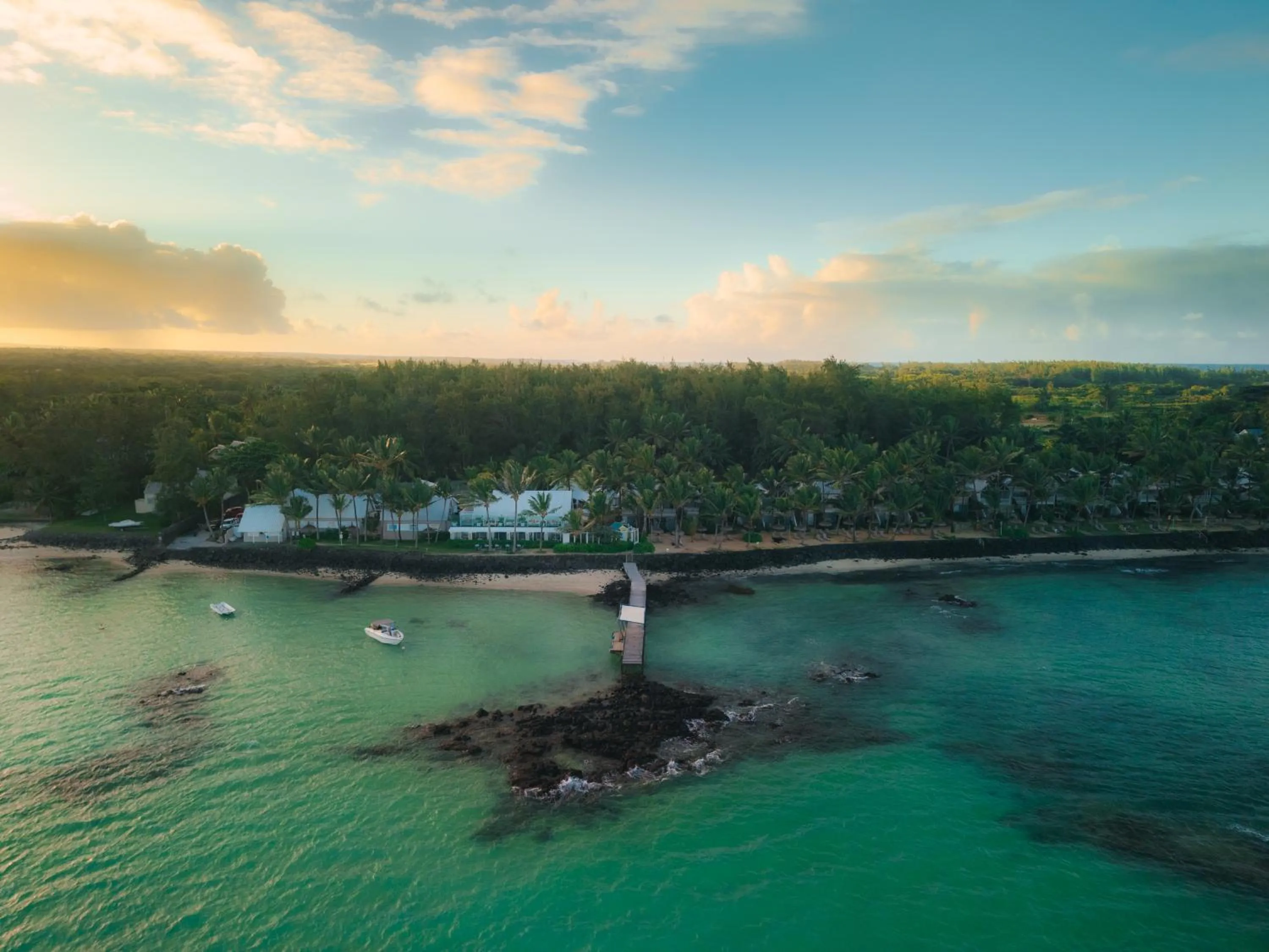 Beach in Tropical Attitude (Adults Only)
