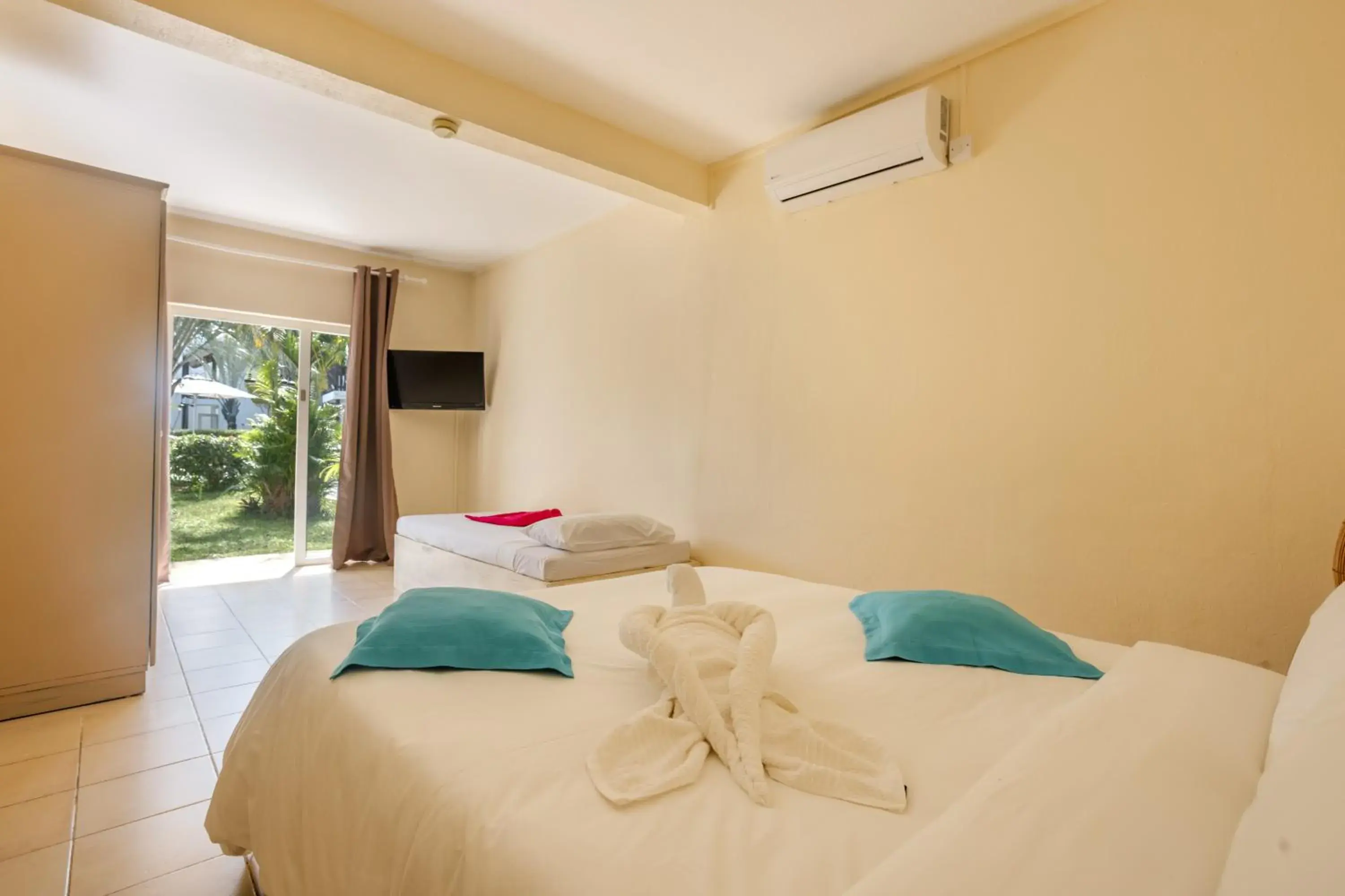 Standard Room with Garden View - single occupancy in Cocotiers Hotel – Mauritius Standard Room with Garden View - single occupancy in Cocotiers Hotel – Mauritius