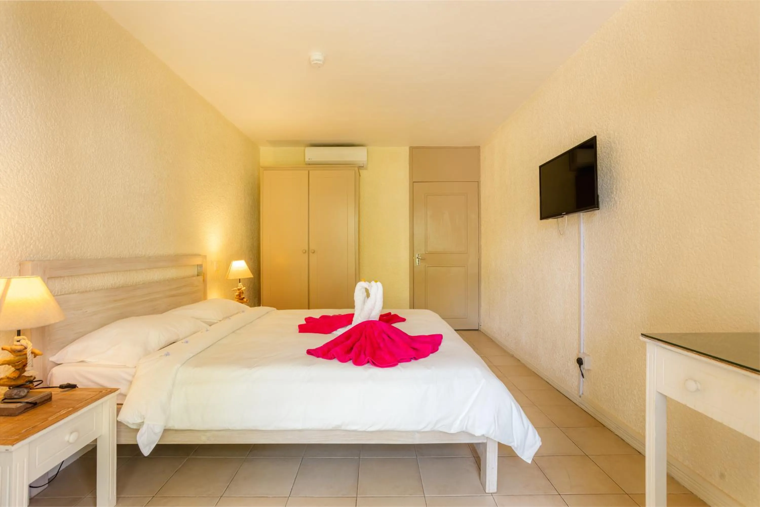 Bedroom, Bed in Cocotiers Hotel – Mauritius