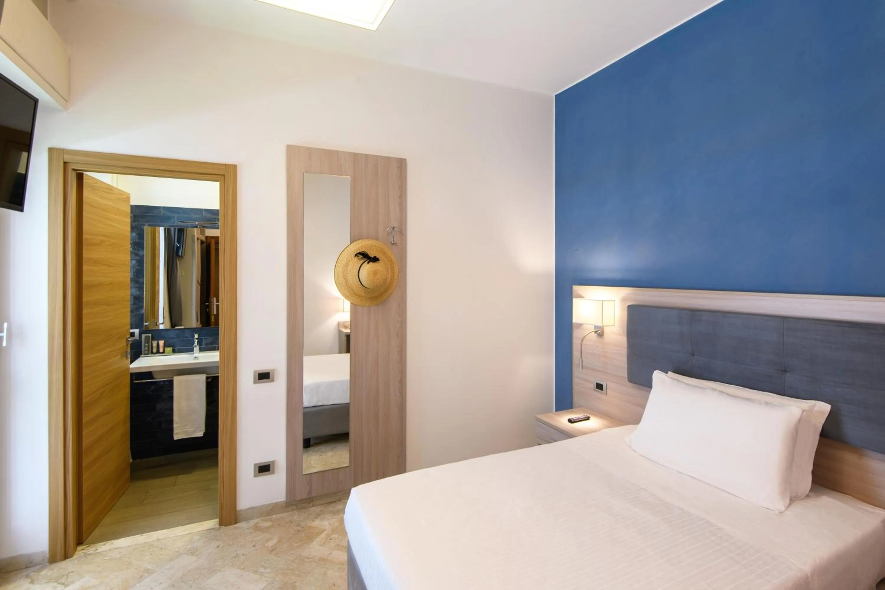 Bedroom, Bed in Hotel & Apartments Sasso