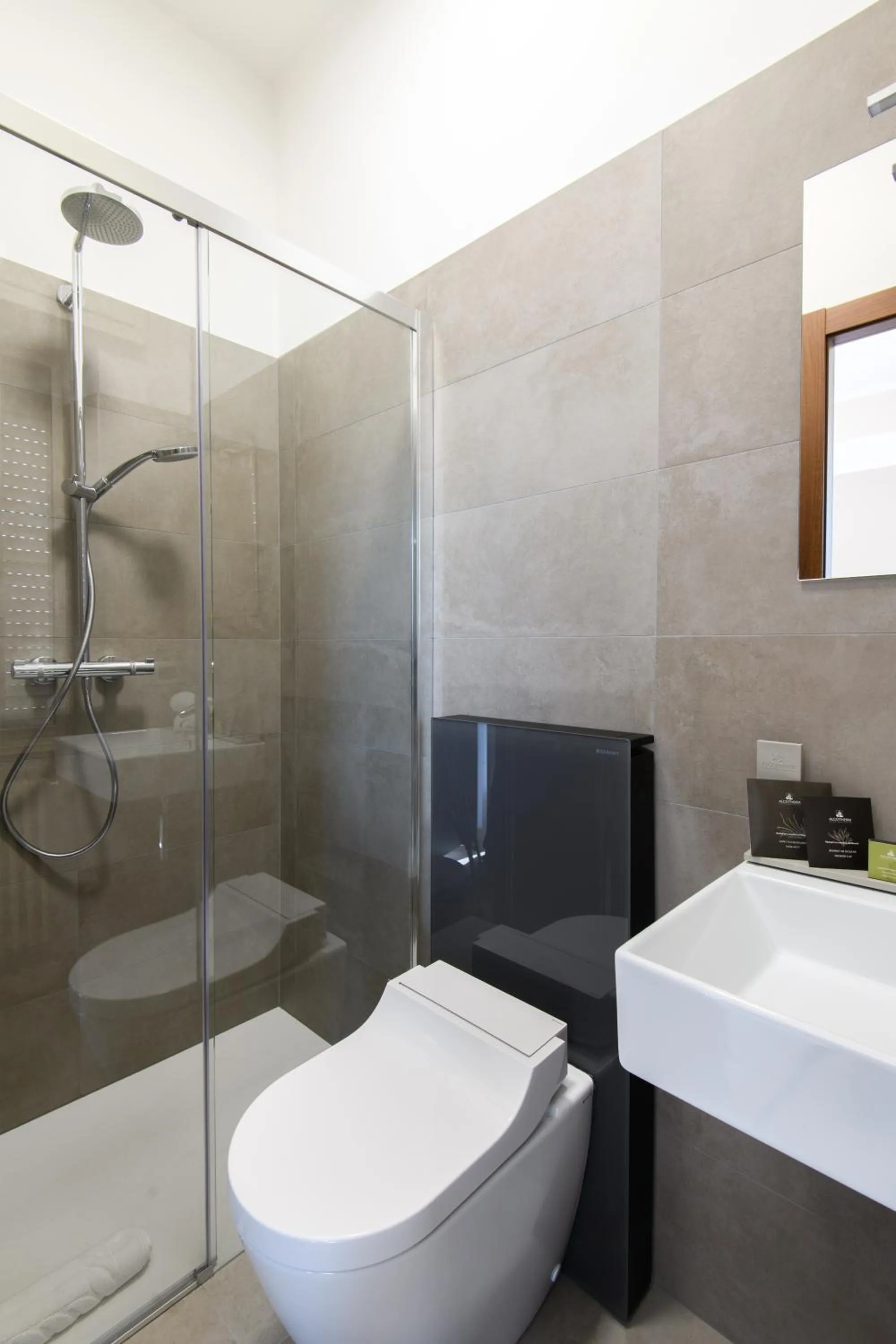 Bathroom in Hotel & Apartments Sasso