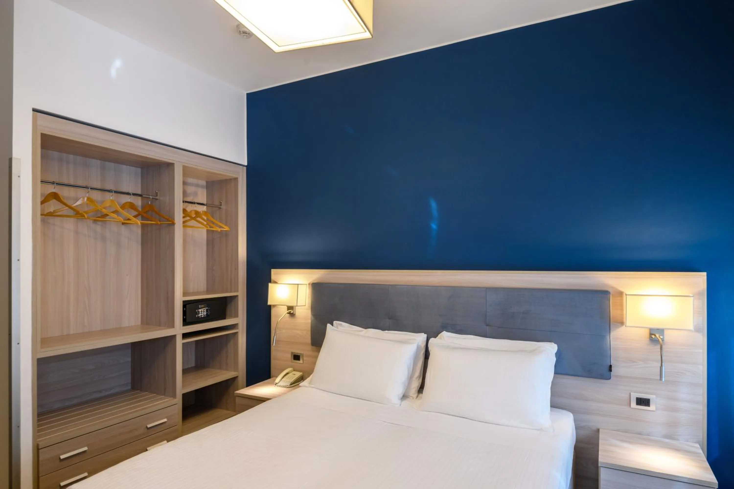 Bedroom, Bed in Hotel & Apartments Sasso