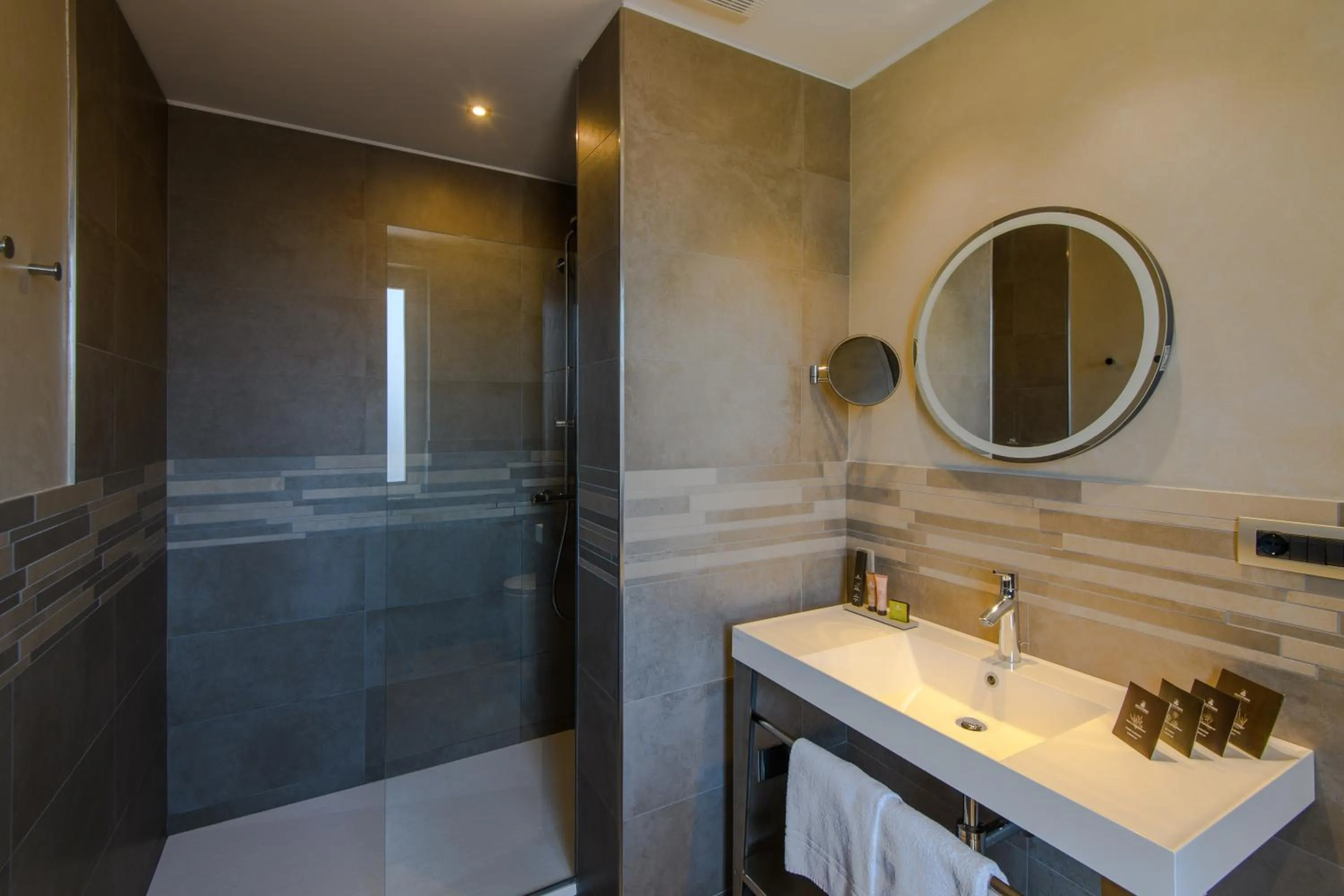 Bathroom in Hotel & Apartments Sasso