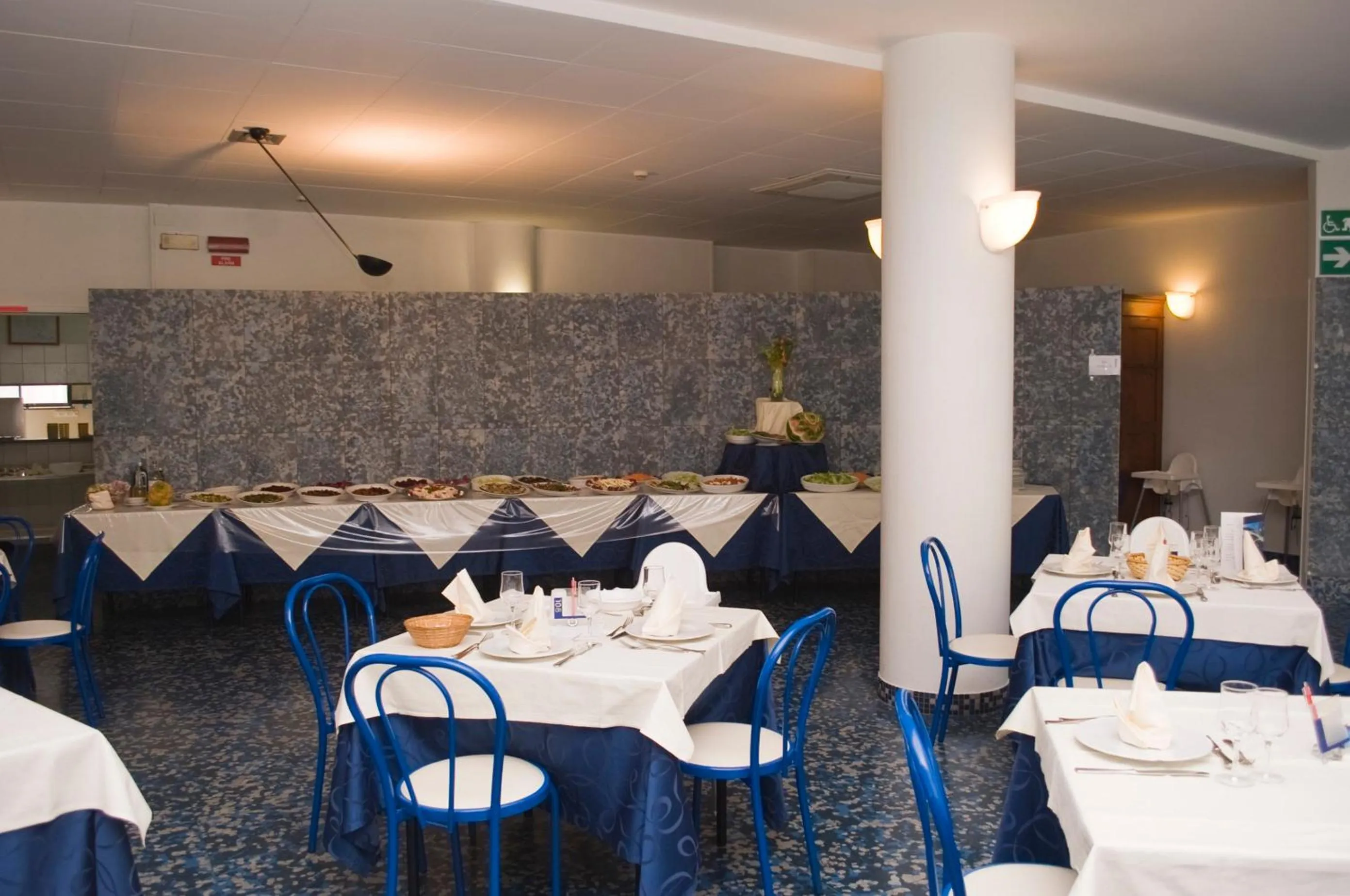 Restaurant/places to eat in Hotel Leuco'