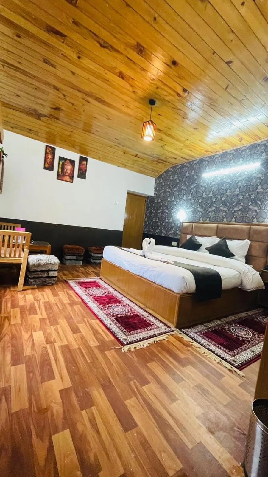 Photo of the whole room, Bed in Hotel Hilltop At Mall Road Manali With Open Terrace