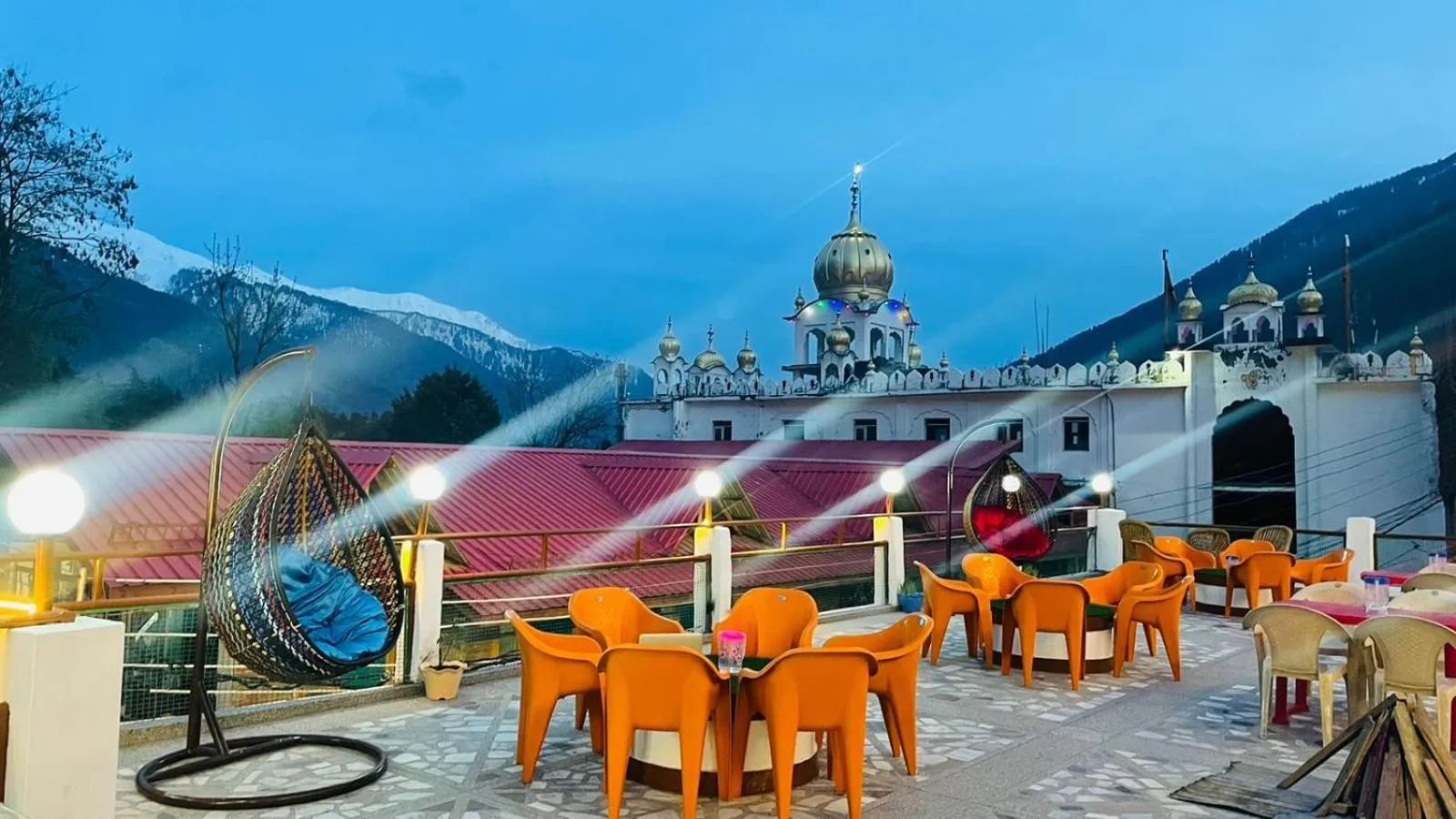 Hotel Hilltop At Mall Road Manali With Open Terrace
