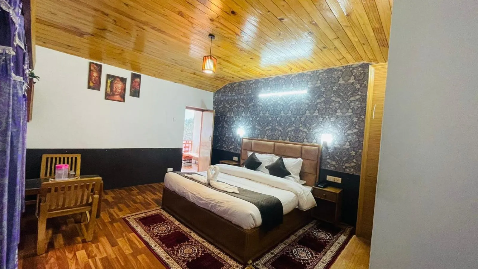 Bedroom, Bed in Hotel Hilltop At Mall Road Manali With Open Terrace
