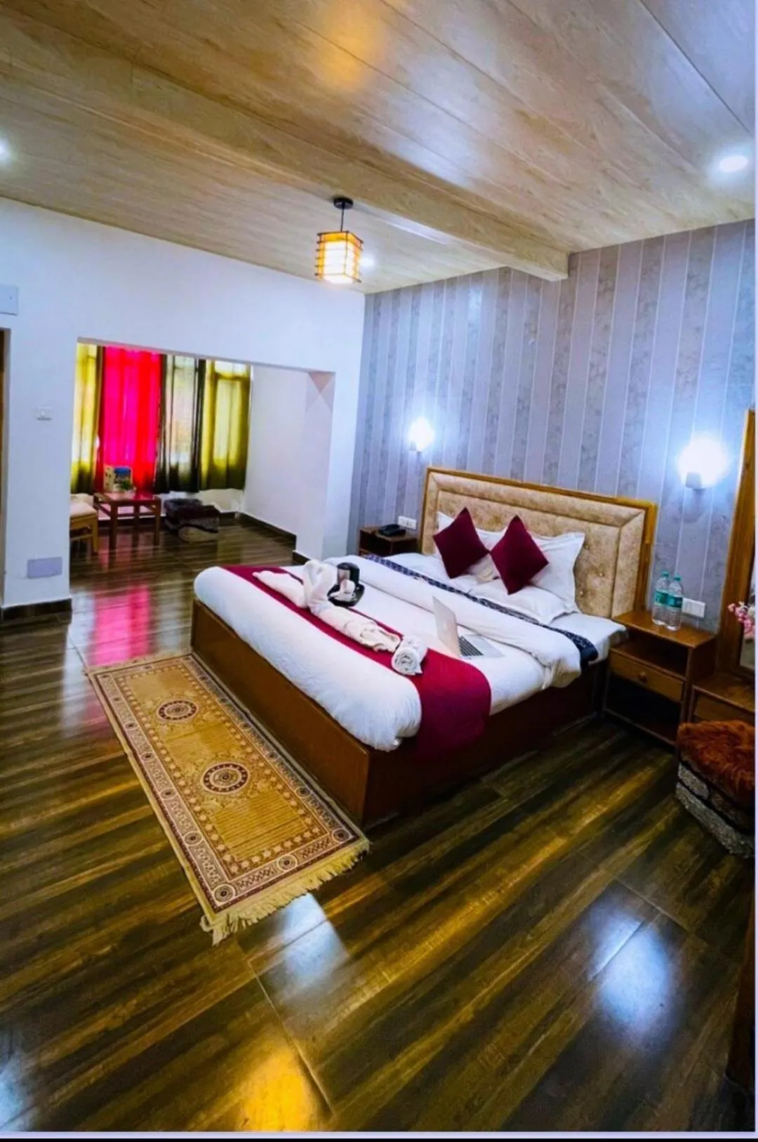 Bed in Hotel Hilltop At Mall Road Manali With Open Terrace