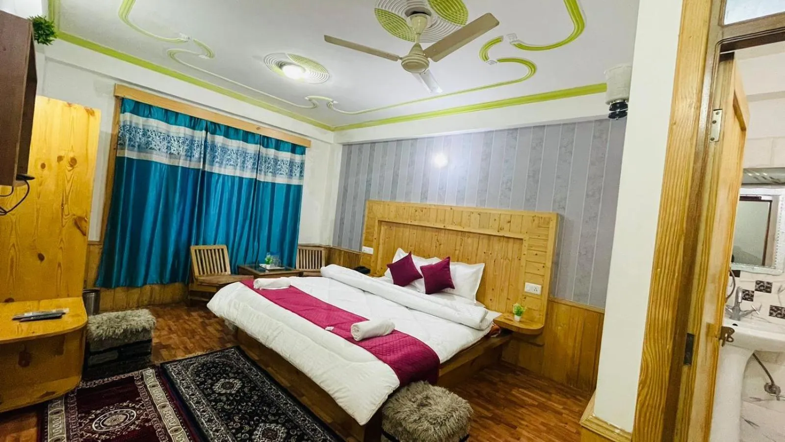 Bedroom, Bed in Hotel Hilltop At Mall Road Manali With Open Terrace