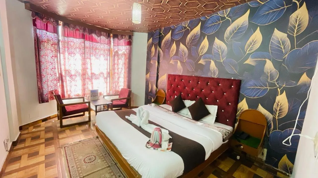 Bed in Hotel Hilltop At Mall Road Manali With Open Terrace