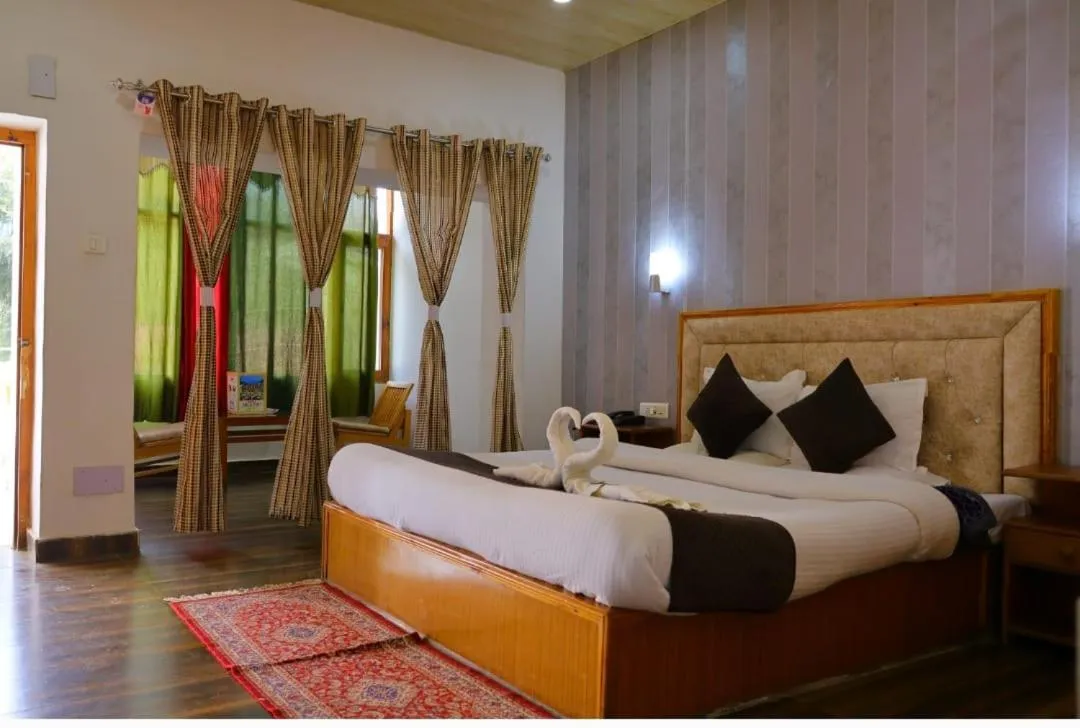 Bed in Hotel Hilltop At Mall Road Manali With Open Terrace