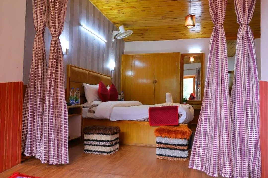 Bed in Hotel Hilltop At Mall Road Manali With Open Terrace