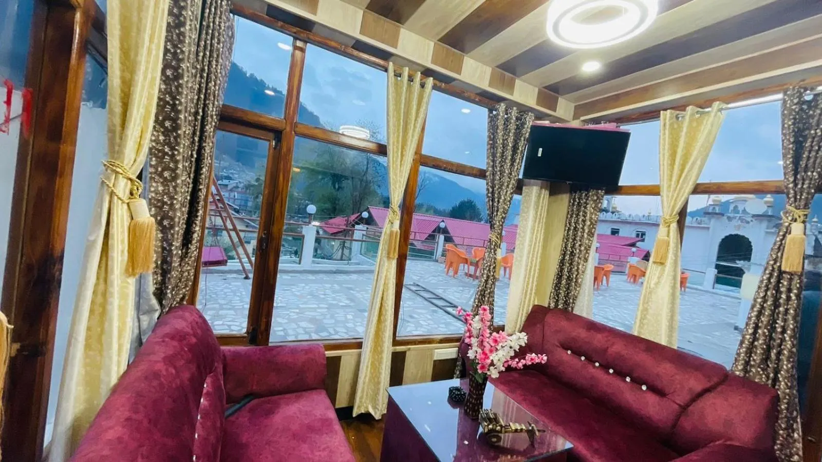 Seating area in Hotel Hilltop At Mall Road Manali With Open Terrace
