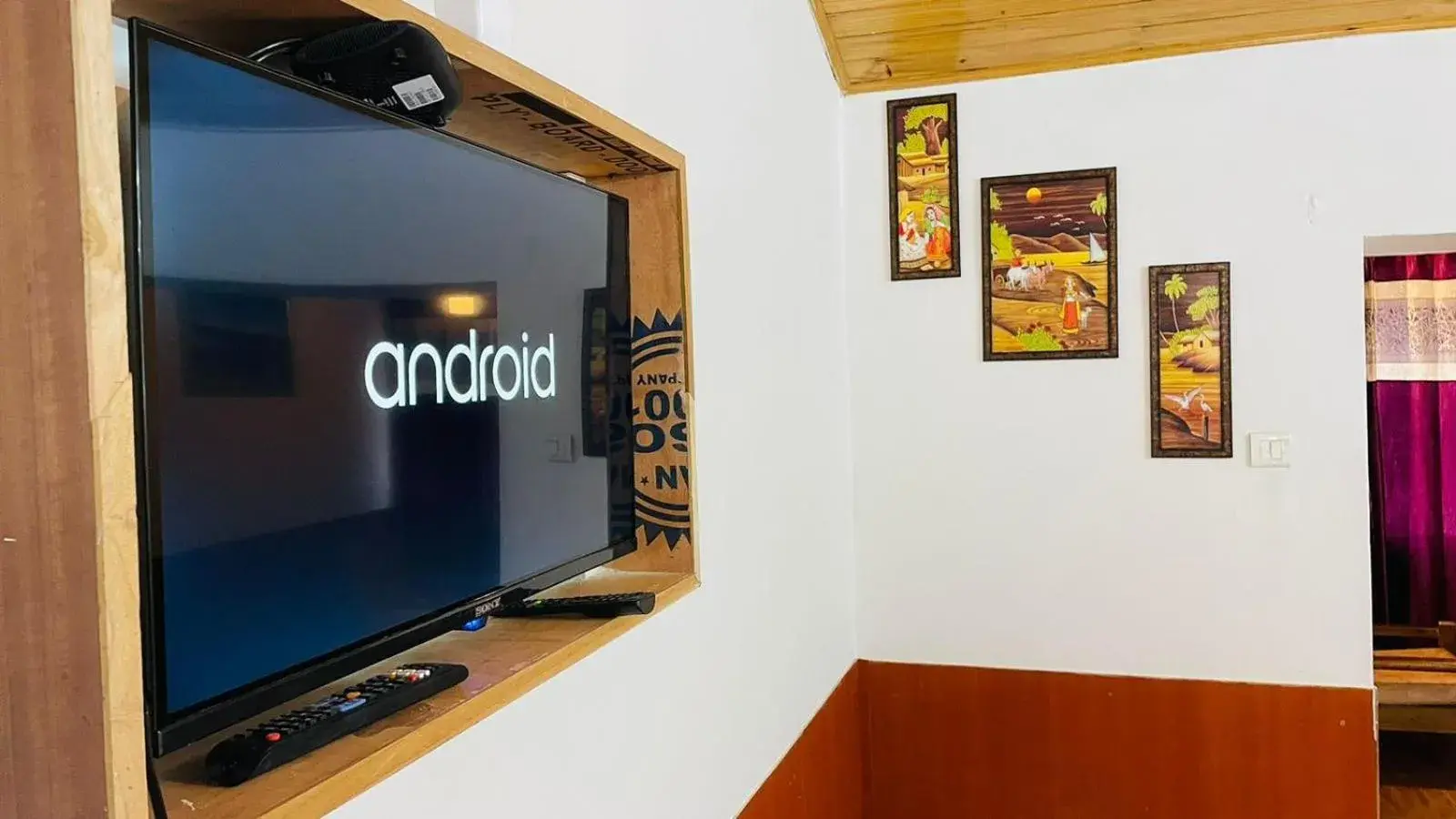 Double Room with Balcony in !!! Hotel Hilltop at Mall Road Manali !!! With Open Terrace !! Family Hotel !! Double Room with Balcony in !!! Hotel Hilltop at Mall Road Manali !!! With Open Terrace !! Family Hotel !!