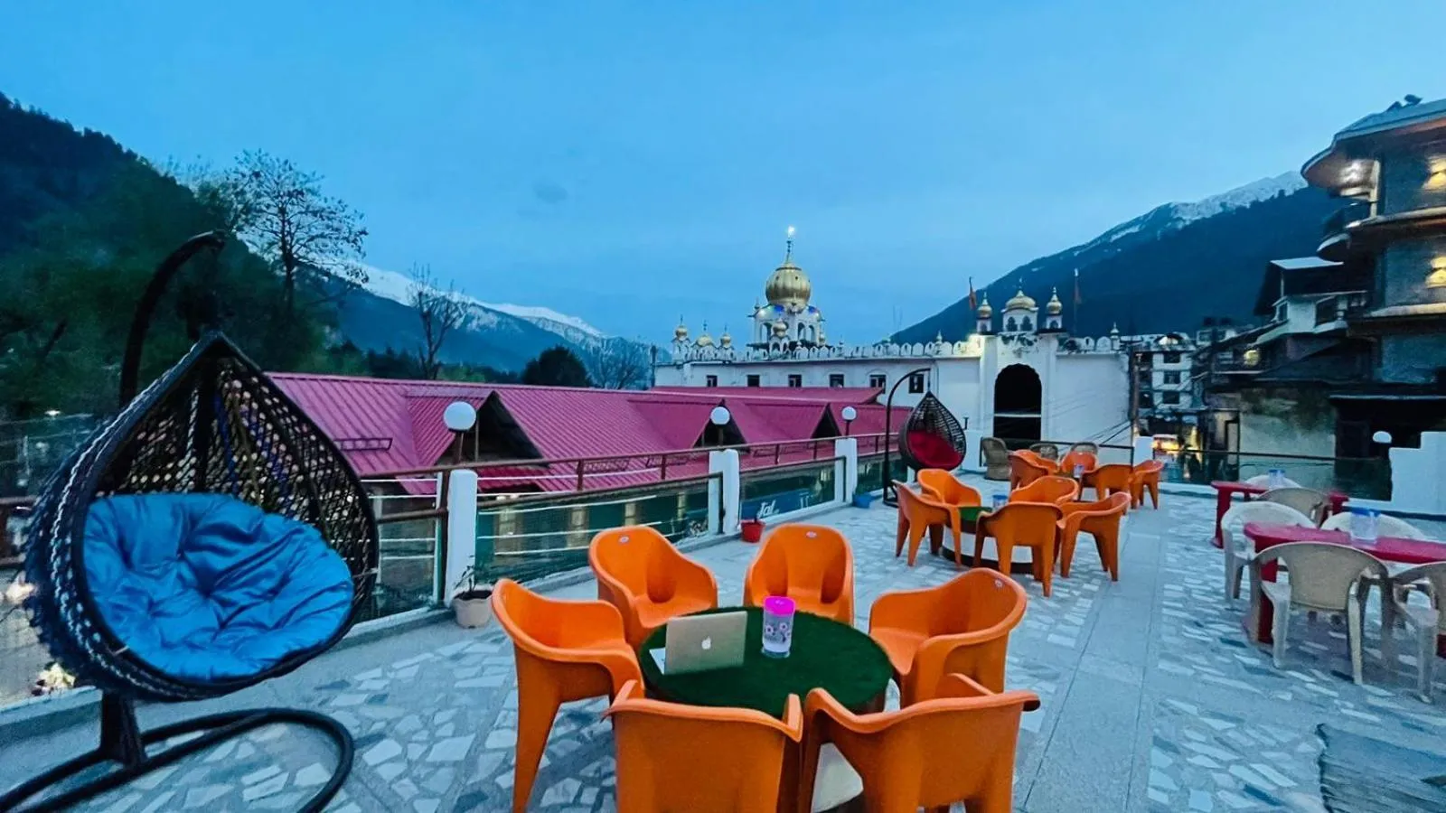 Hotel Hilltop At Mall Road Manali With Open Terrace